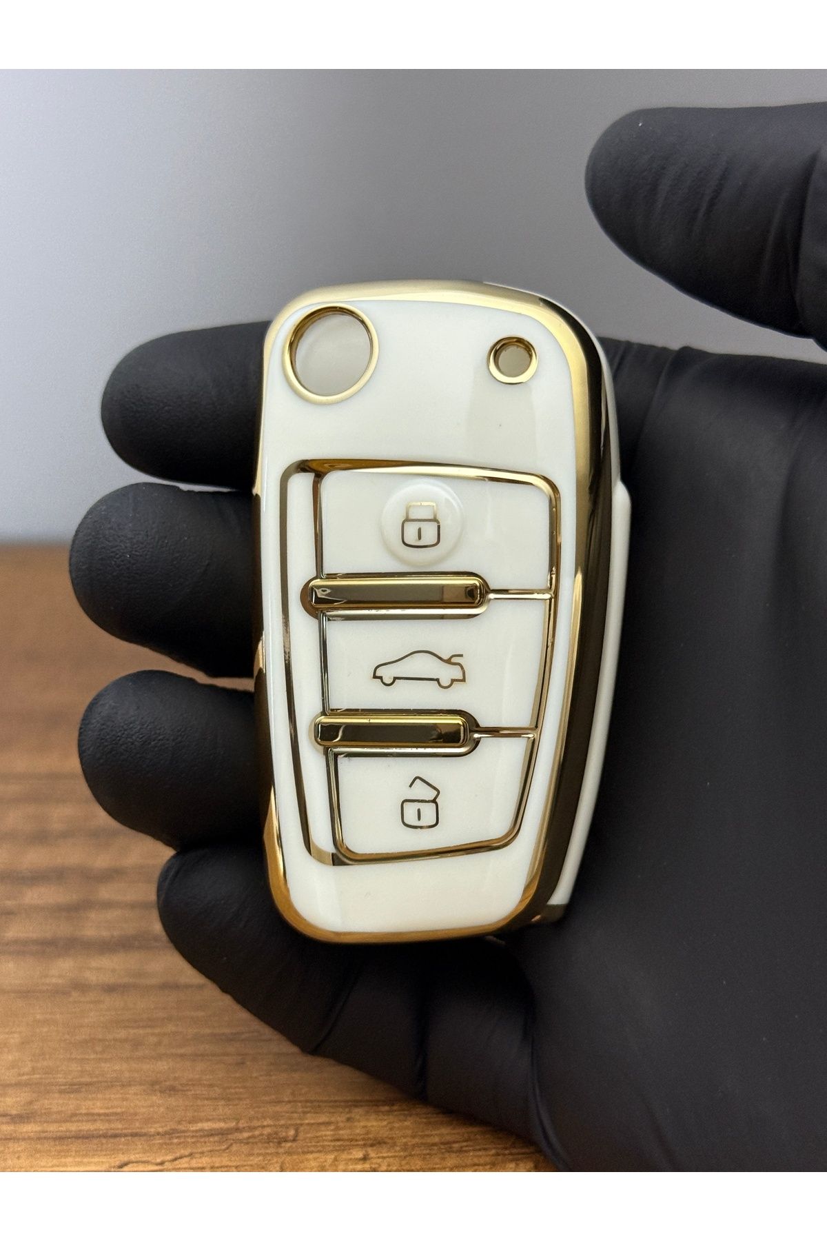 Mavi Keys Audi A3, A6, A1, A4, Q2, Q3 Uyumlu Sustalı 3 Düğmeli Silikon Anahtar Kumanda Kılıfı – Nano Beyaz