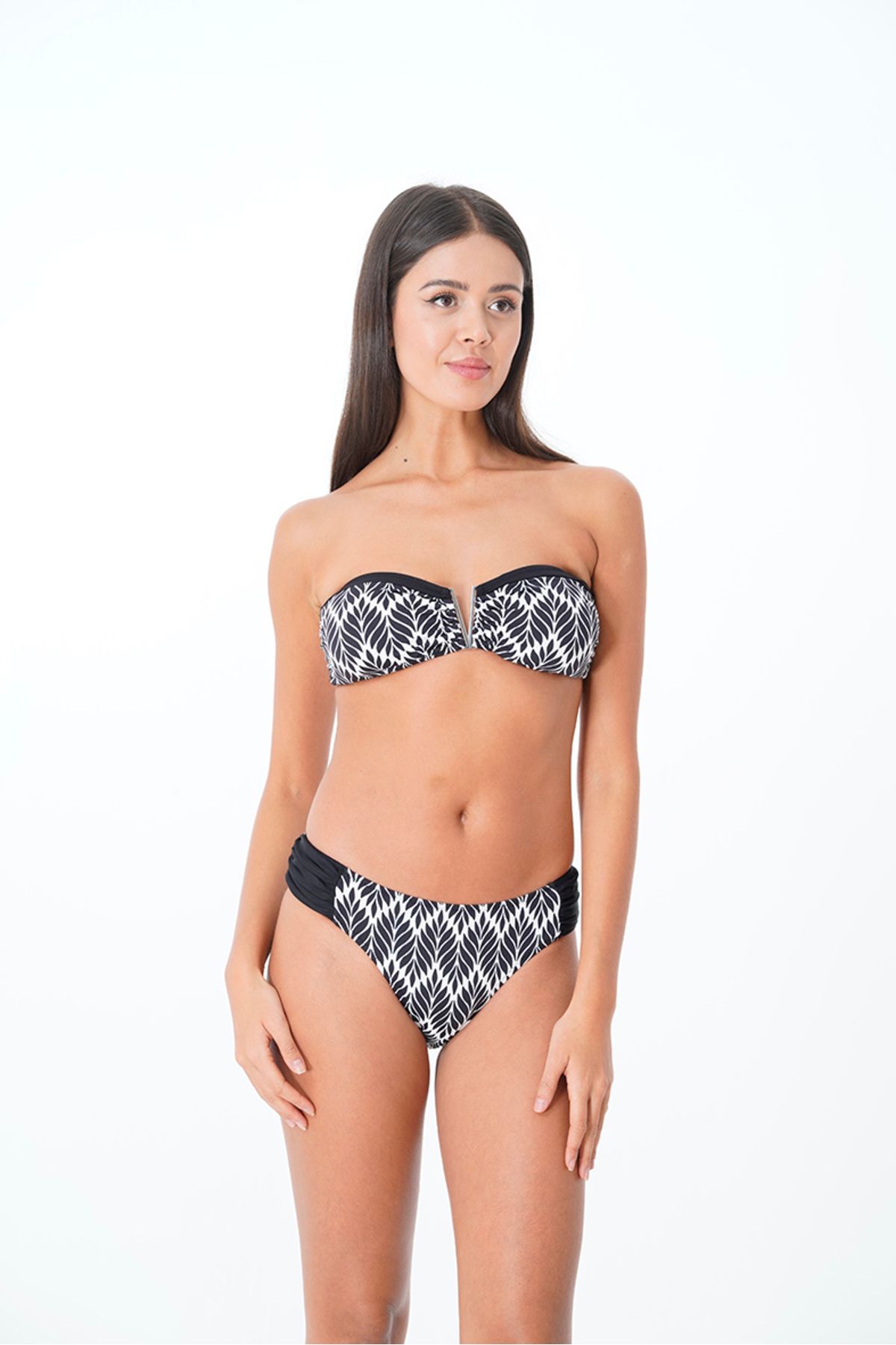 Sunsurf 2025 Kreasyonu Siyah Beyaz Yaprak Desenli Bikini Takımı