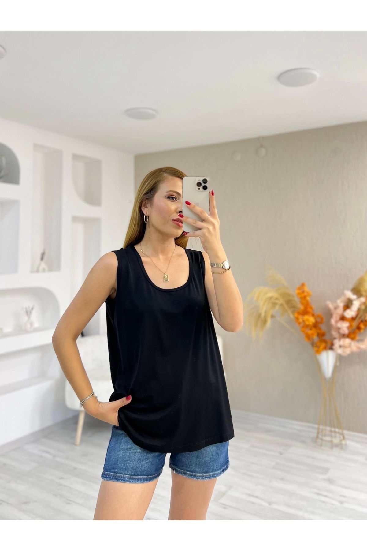 İrka Moda Viskon Kumaş Kolsuz U Yaka Bluz Siyah