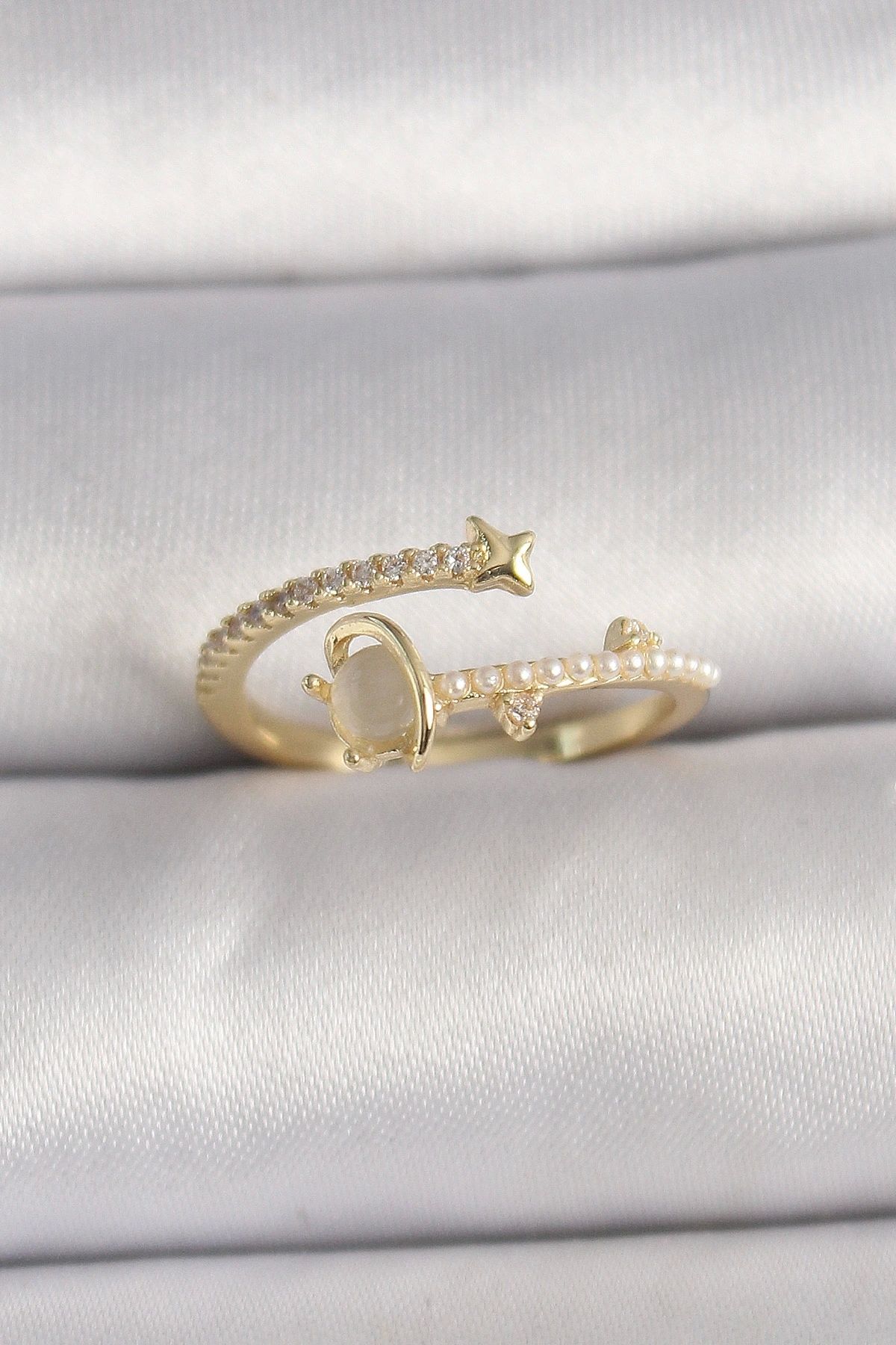 OurStyles Pirinç Gold Renk Zirkon Taşlı Beyaz Mineli Yıldız Detaylı Ayarlanabilir Kadın Yüzük - TJ-BYK3569