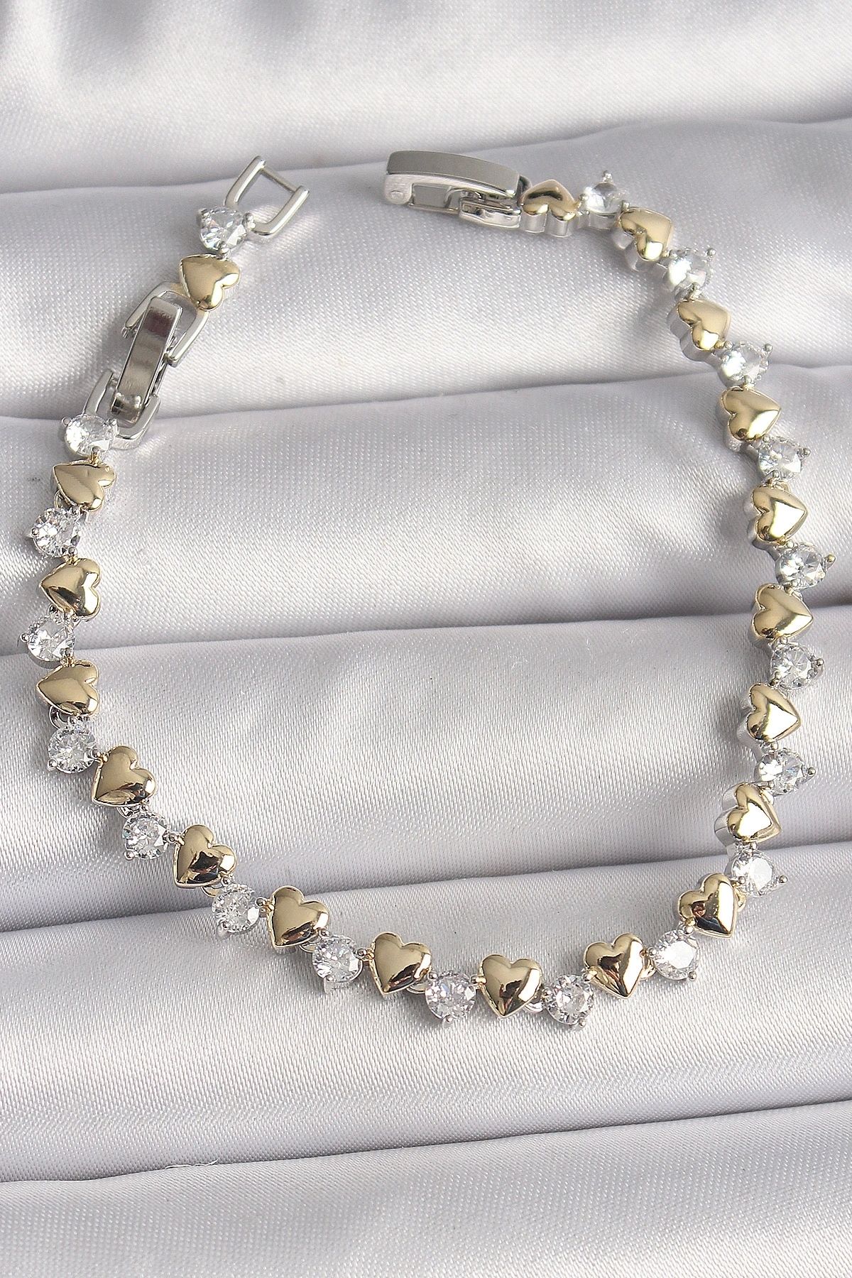 OurStyles Pirinç Gümüş Renk Zirkon Taşlı Gold Kalpli VIP Seri Kadın Bileklik - TJ-BB6714
