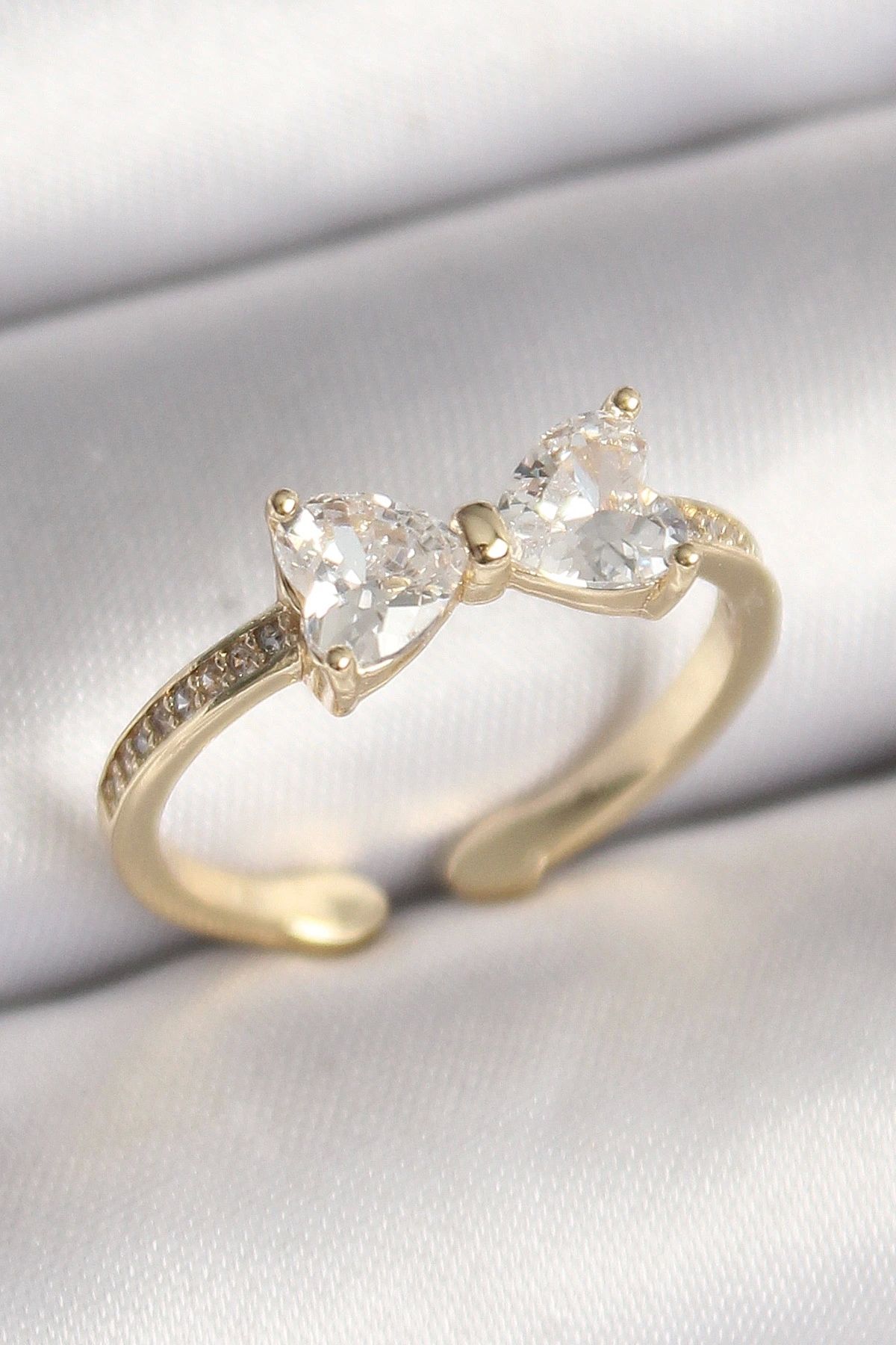 OurStyles Pirinç Gold Renk Zirkon Taşlı Kalp Fiyonk Model Kadın Yüzük - TJ-BYK3640