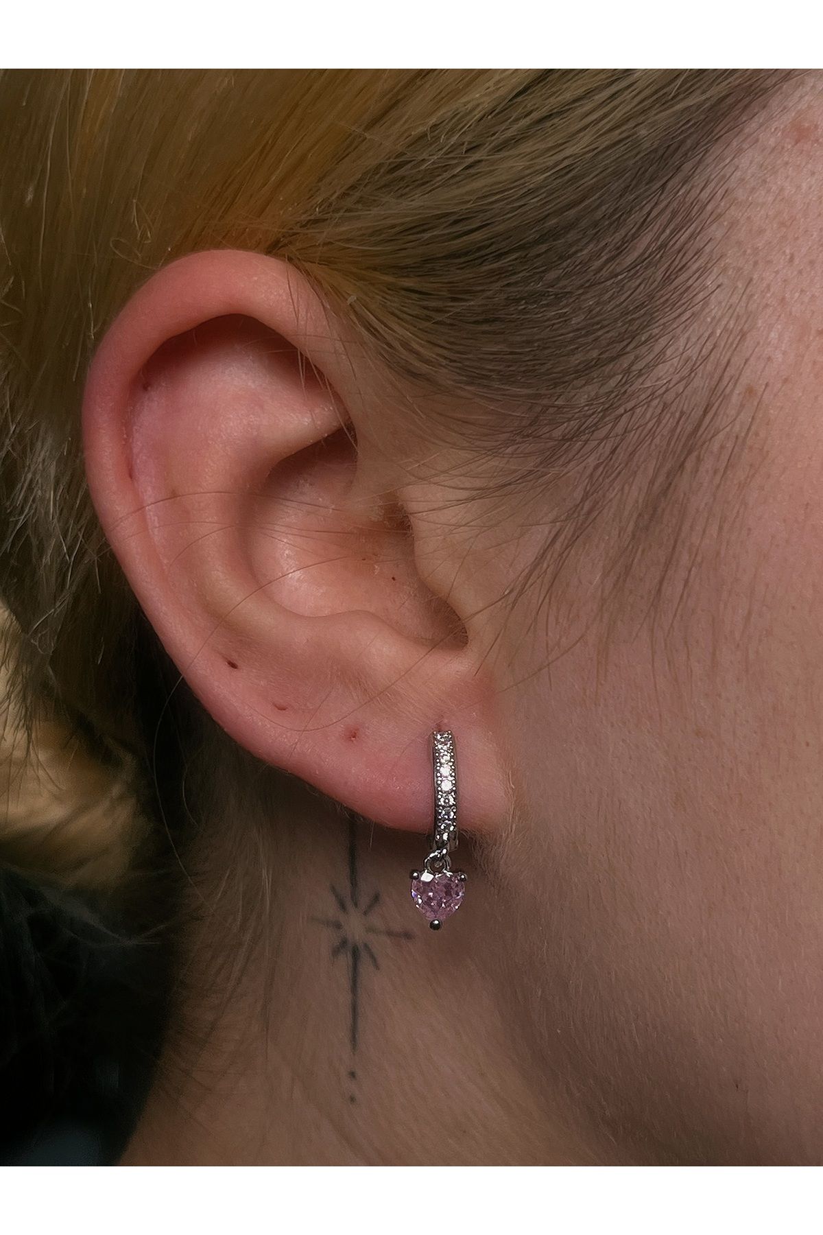 B&E SHİNE JEWERLY Kararmaz Çelik Pembe Zirkon Taş Detay Küpe