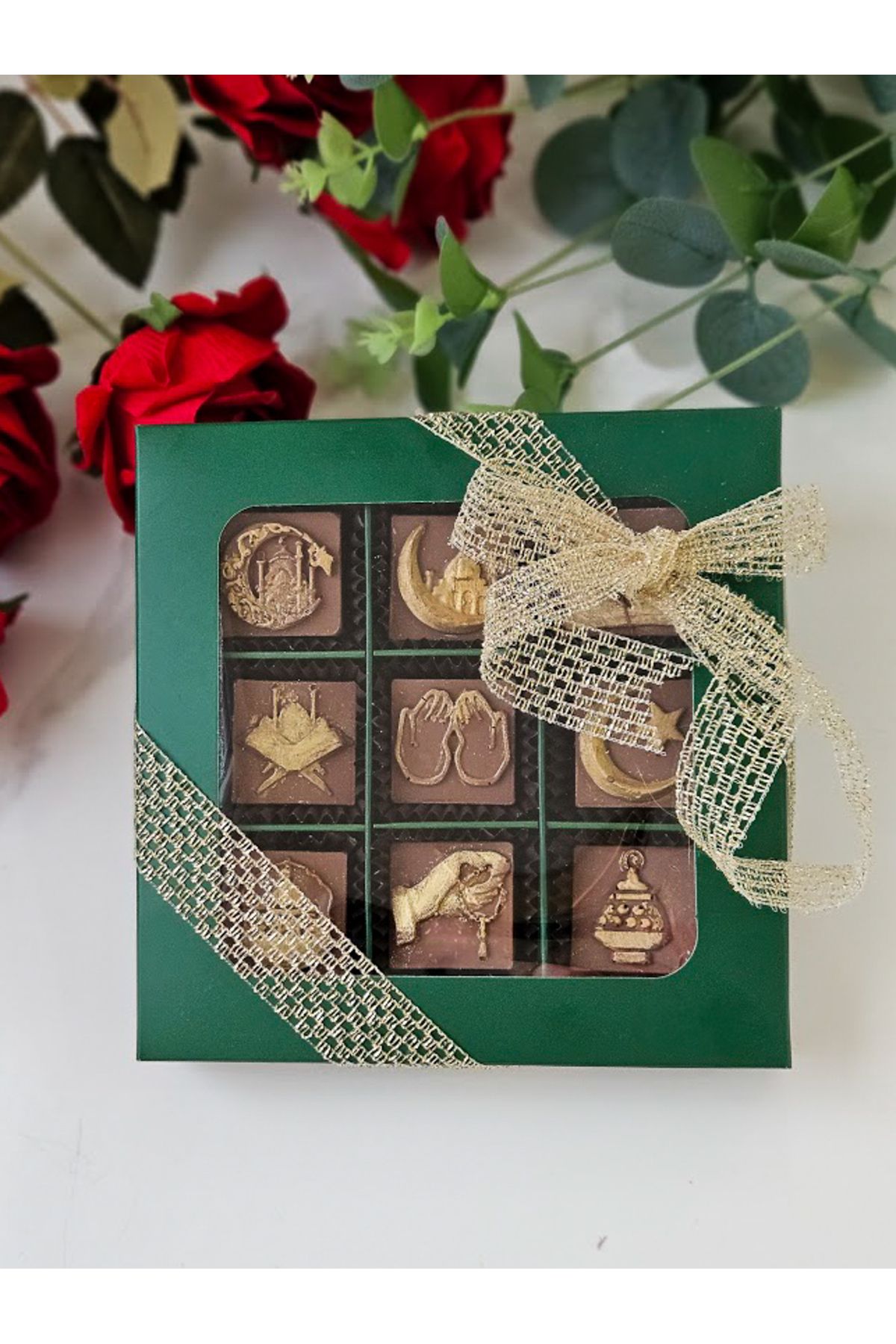 ksana choco Sütlü Belçika çikolatasında, el yapımı hazırlanmış helal lezzet kutusu. Hediye kutusu