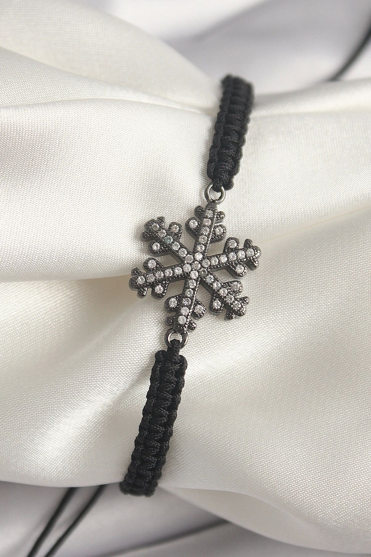 OurStyles Pirinç Füme Renk Zirkon Taşlı Kar Tanesi Figür Makrome Asansörlü Model Kadın Bileklik - TJ-BB6791