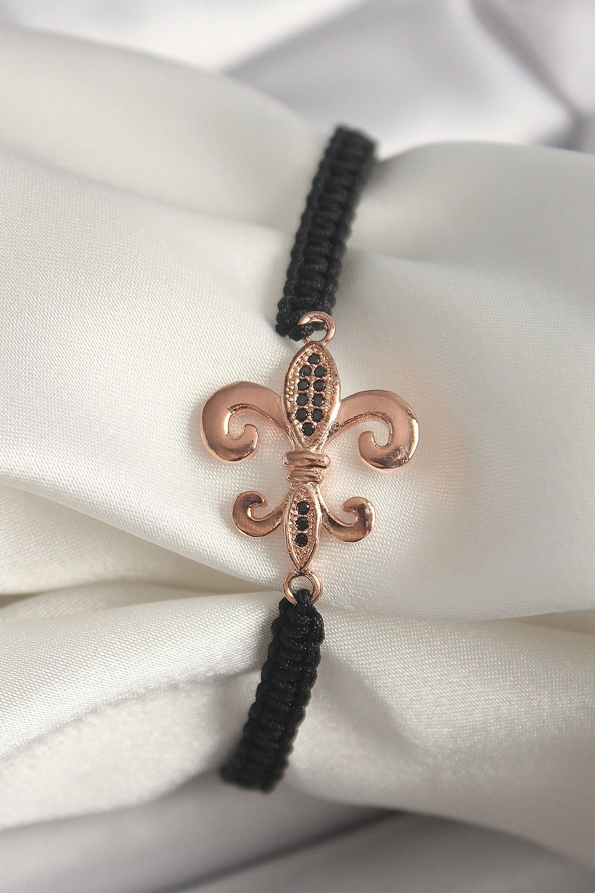 OurStyles Pirinç Rose Renk Zirkon Taş İşlemeli Zambak Figür Asansörlü Makrome Model Kadın Bileklik - TJ-BB6808