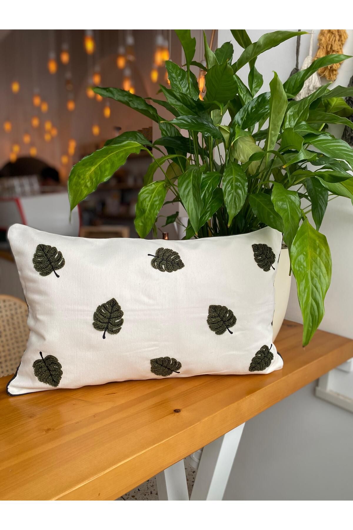 RahanDesign Yaprak Desenli Punch İşlemeli Dikdörtgen Kırlent Kılıfı - 30x50cm - Punch Kırlent Kılıfı
