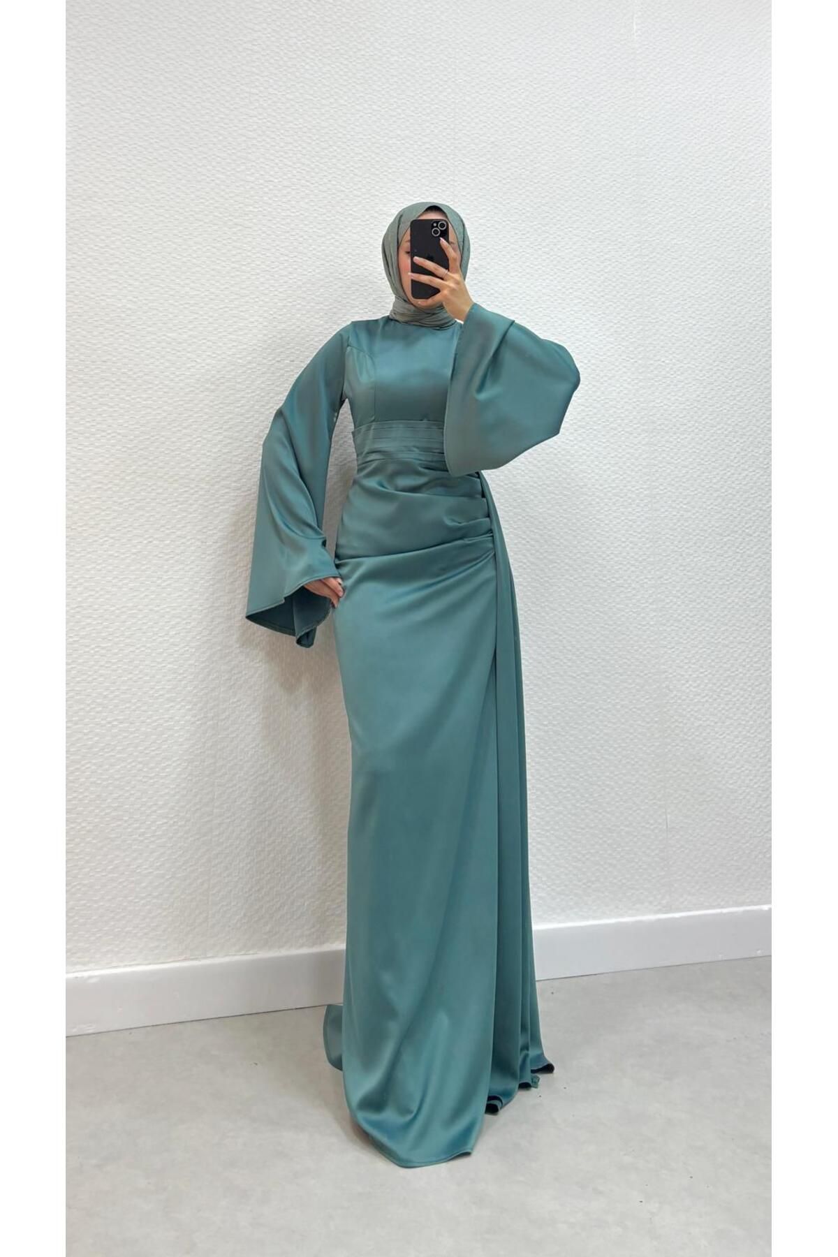 modadeywearst Drape Detaylı Kuyruklu Saten Tesettür Abiye