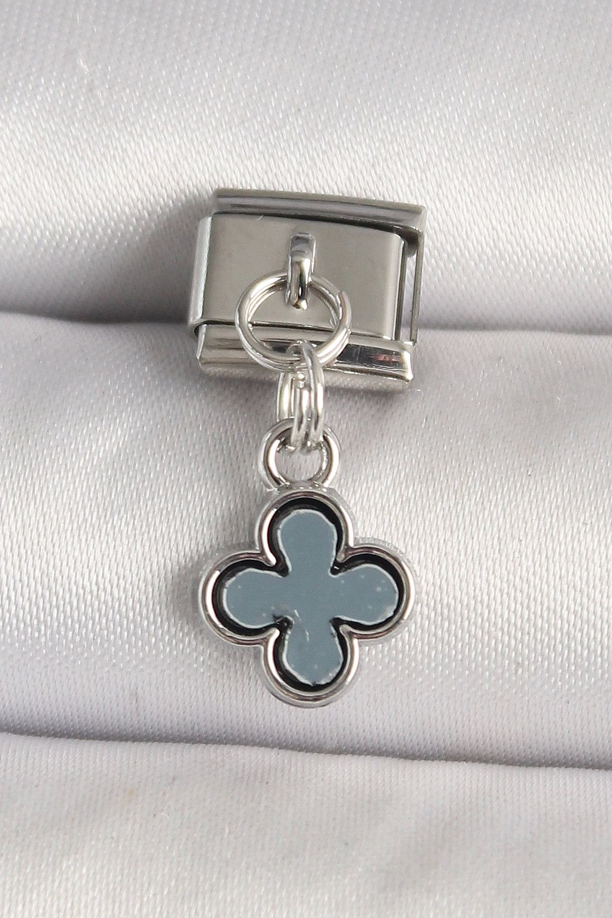 OurStyles 316L Çelik Gümüş Renk Lacivert Mineli Yonca Model Nomination Charm