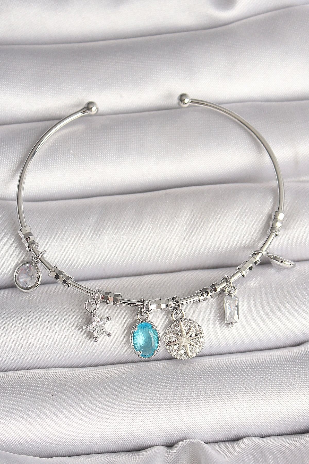 OurStyles Pirinç Gümüş Renk Sallantı Pusula Figür Kalp Detay Charm Kadın Bileklik - TJ-BB6902