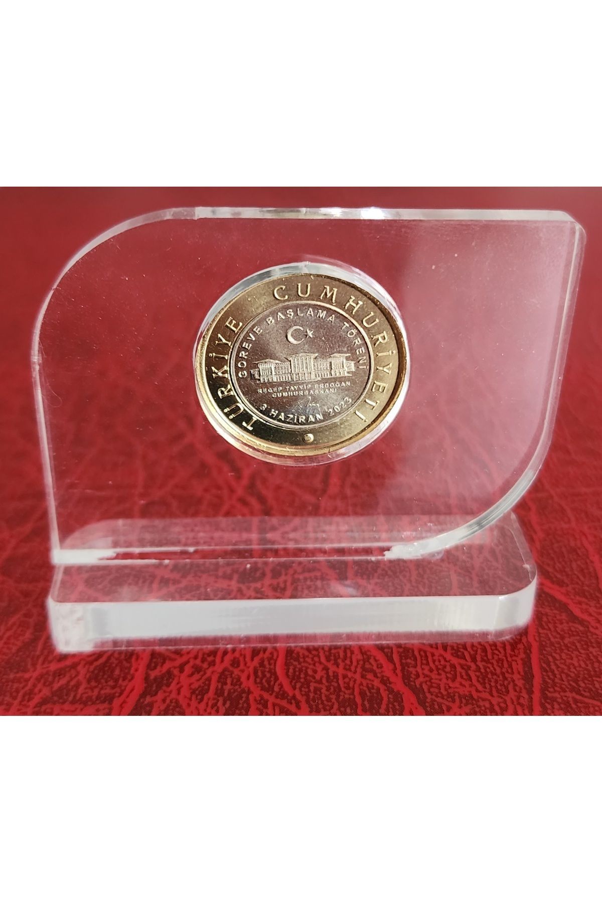 Banknoting GÖREVE BAŞLAMA 1 LİRA 2023 STANDLI HATIRA PARA. ÇİL KONDİSYON.