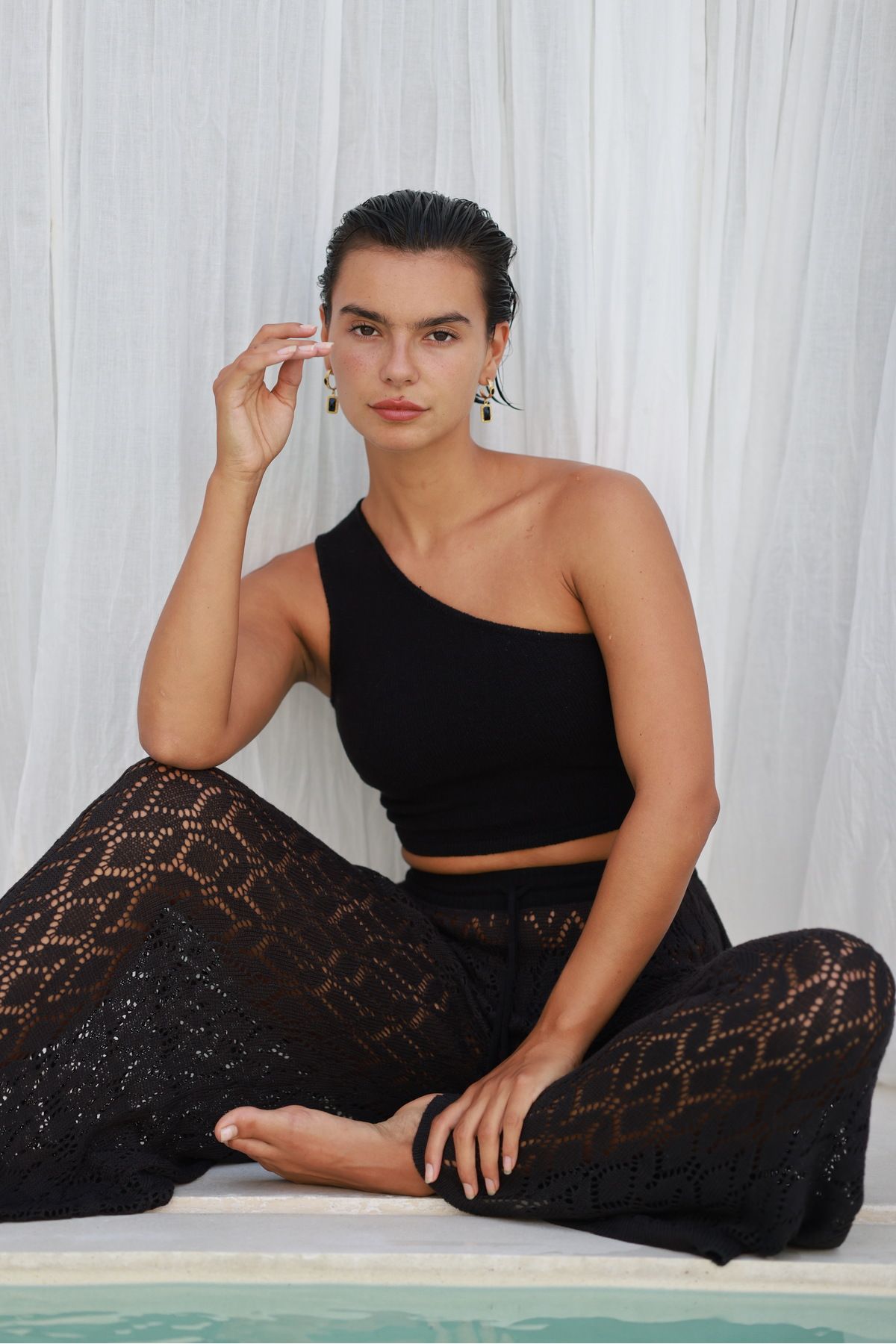 honest the label Ragam Tek Omuzlu Kısa Üst Crop Top Siyah Renk - Black