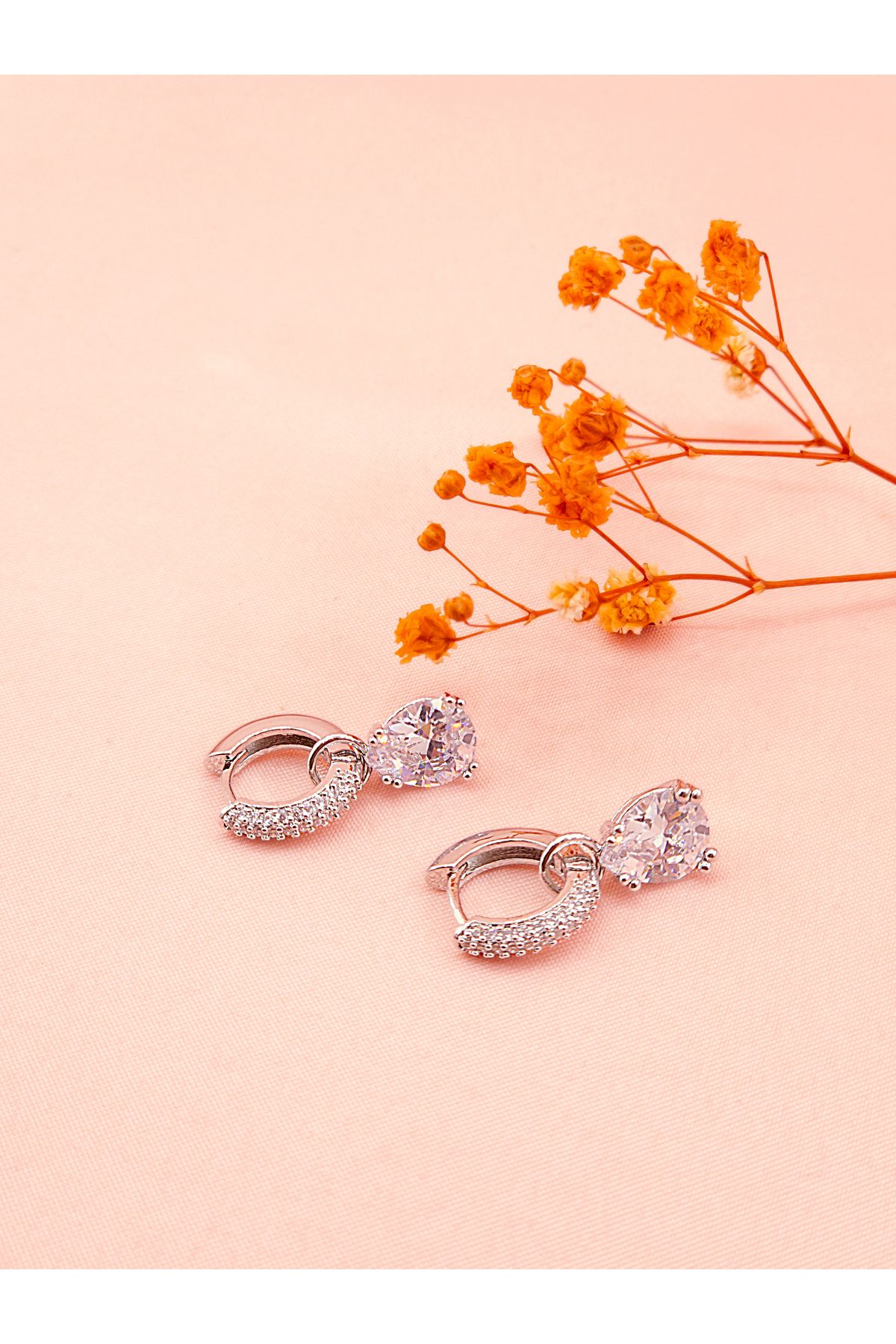 luree accessories Damla Baget Taşlı Sallantılı Çelik Küpe