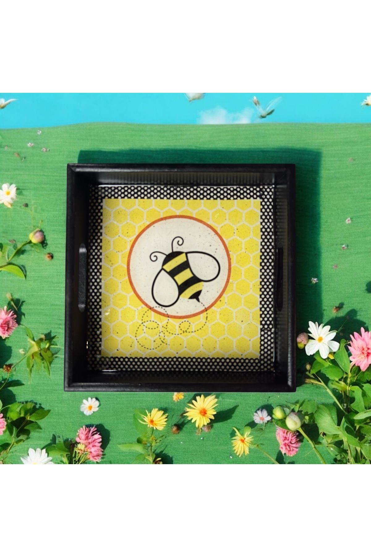 Atölye Kiraz Dekoratif Boyanmış Arı Desenli Ahşap Kare Tepsi 20x20x5 cm