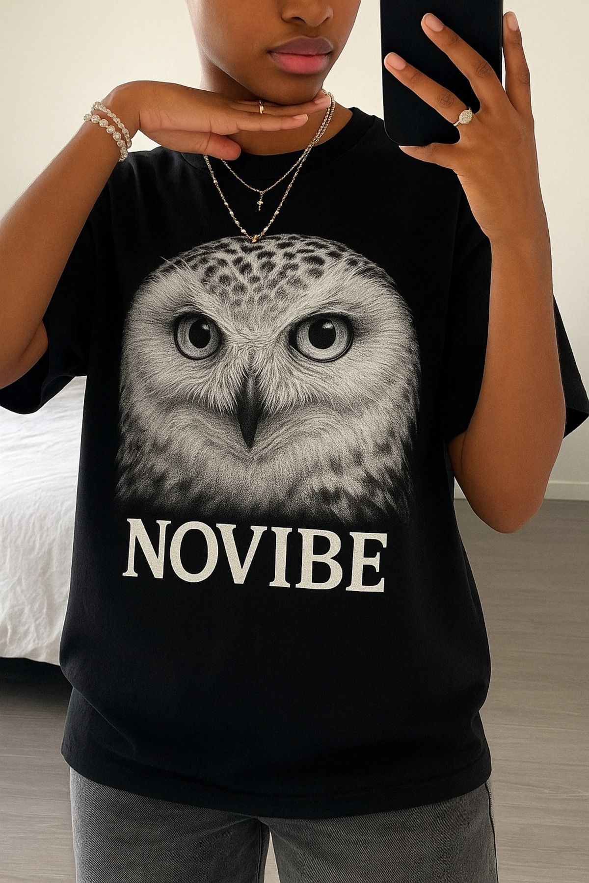 NoVibe Unisex Novibe Sayılı Adet Üretim Tasarım Ödüllü Figür Baskılı Kısa Kol %100 Pamuk T-shirt