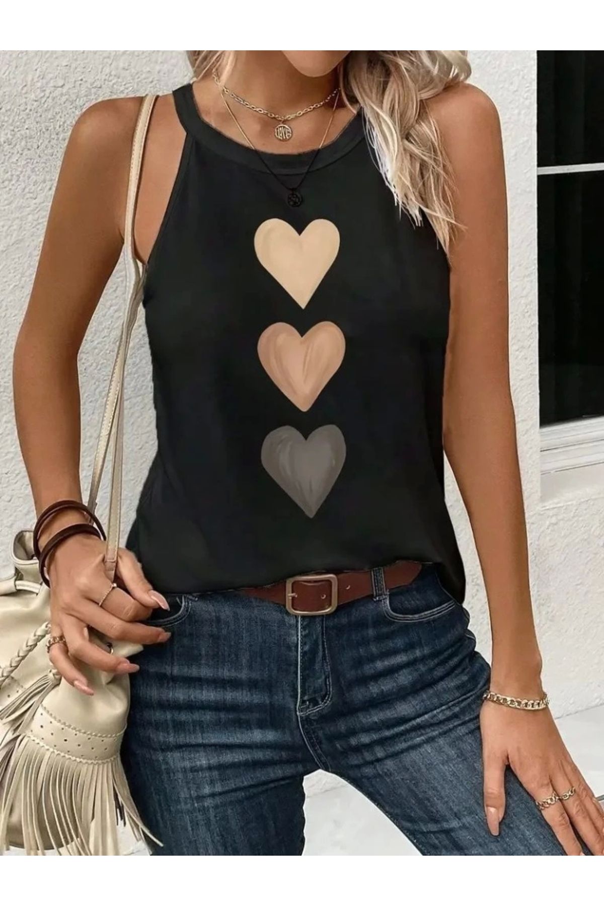 Butik Kadın Omuzlardan Açık Boyundan Askılı Kalp Baskılı Viskon Bluz