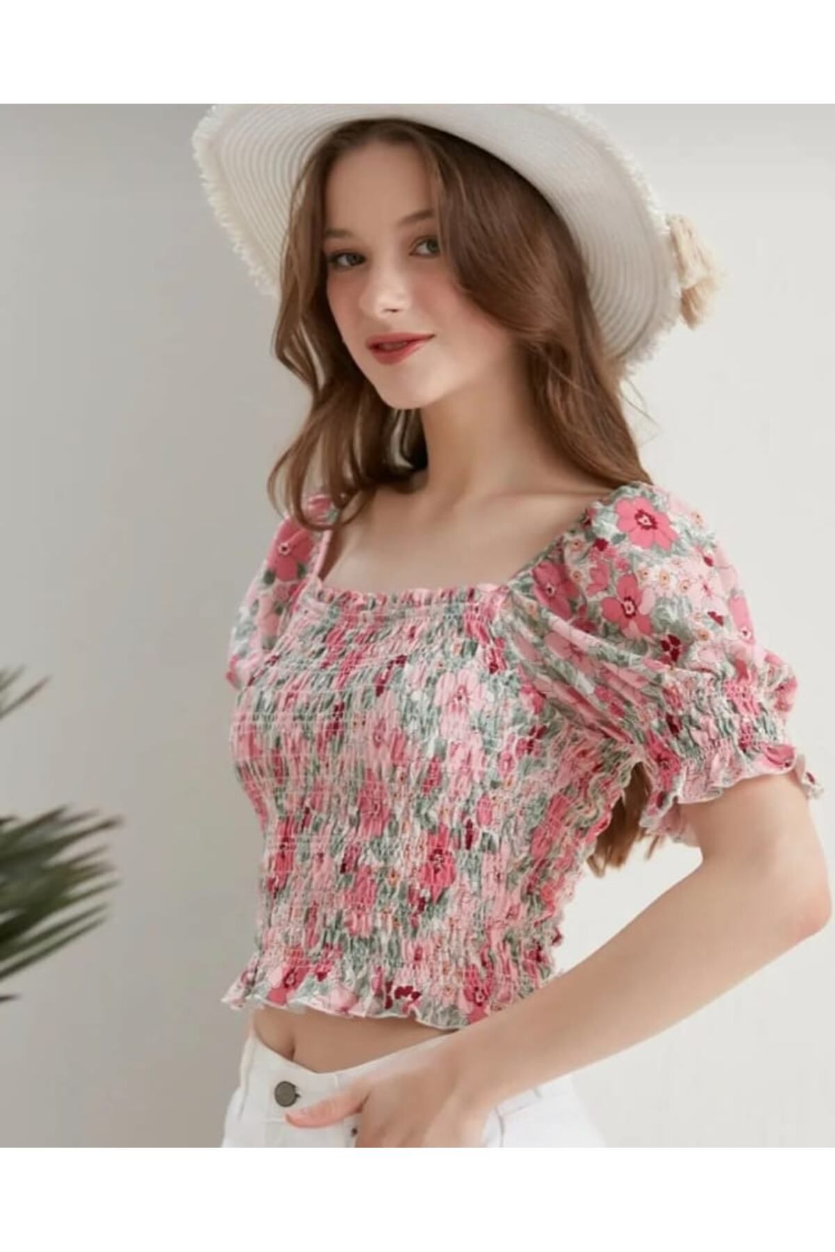 RİGALA PEMBE ÇİÇEK DESENLİ FIRFIRLI KISA KOLLU BLUZ