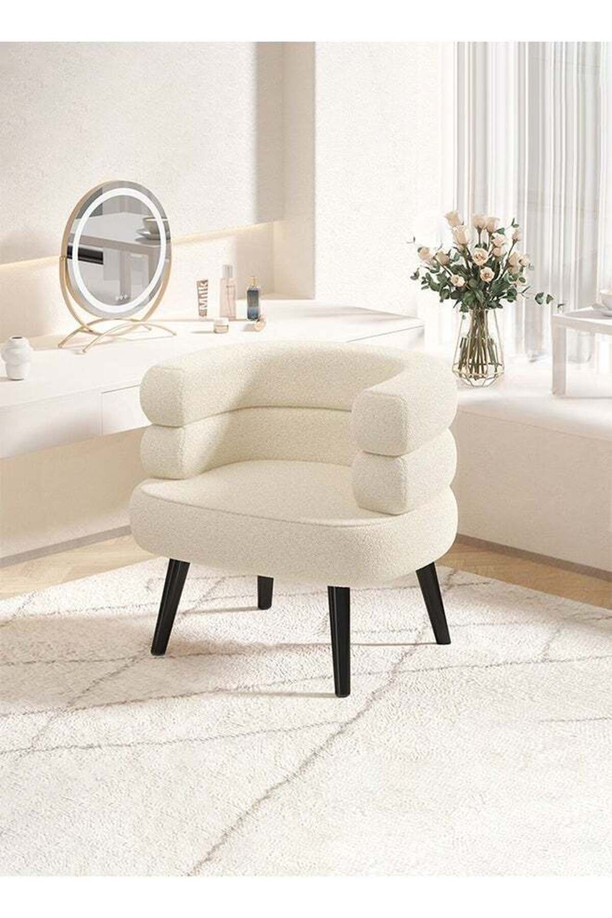 كرسي خشب فاخر أبيض أنيق