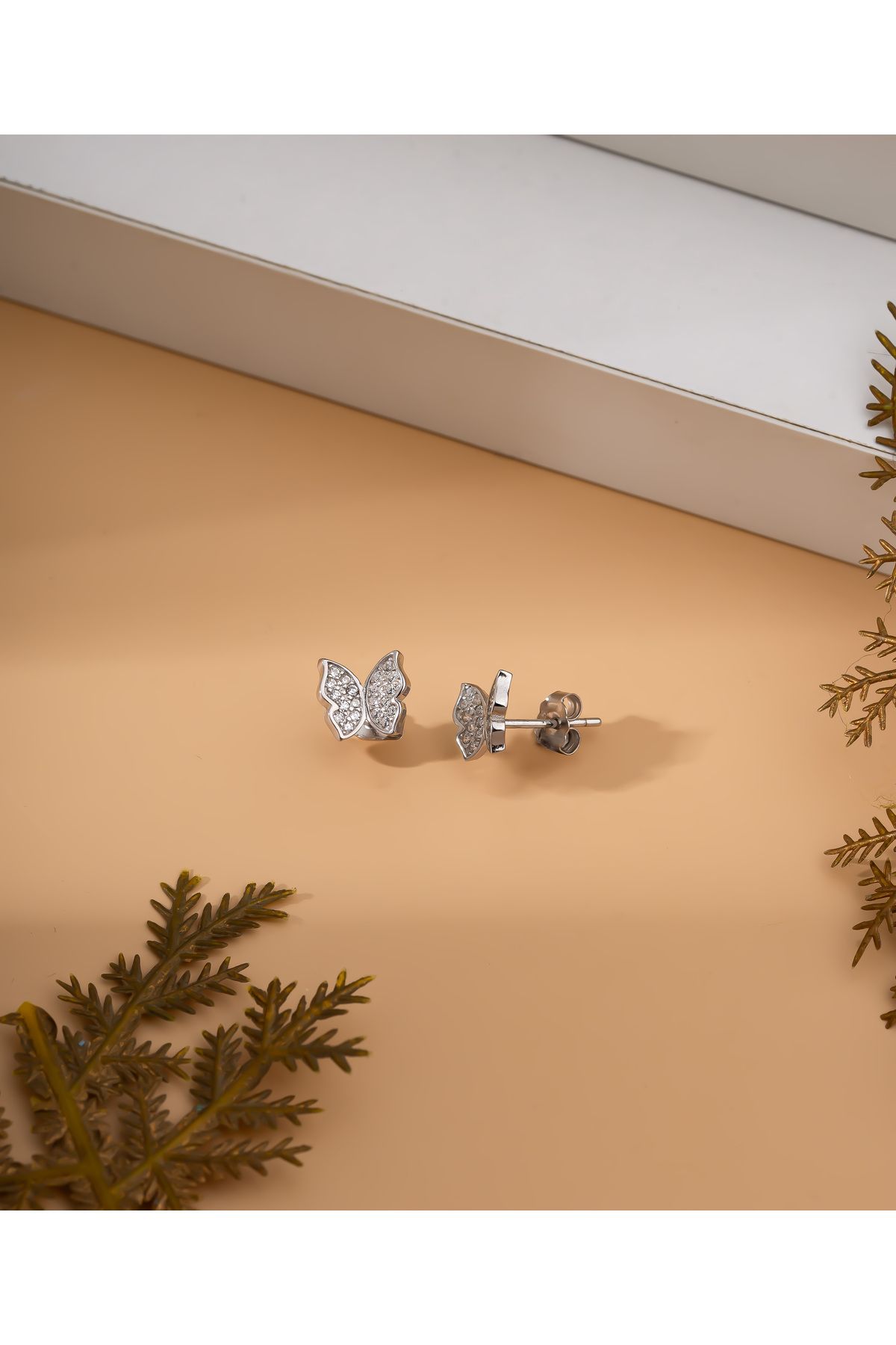 Roza Silver 925 Ayar Rodyum Zirkon Taşlı 3 Boyutlu Kelebek Çivili Gümüş Küpe