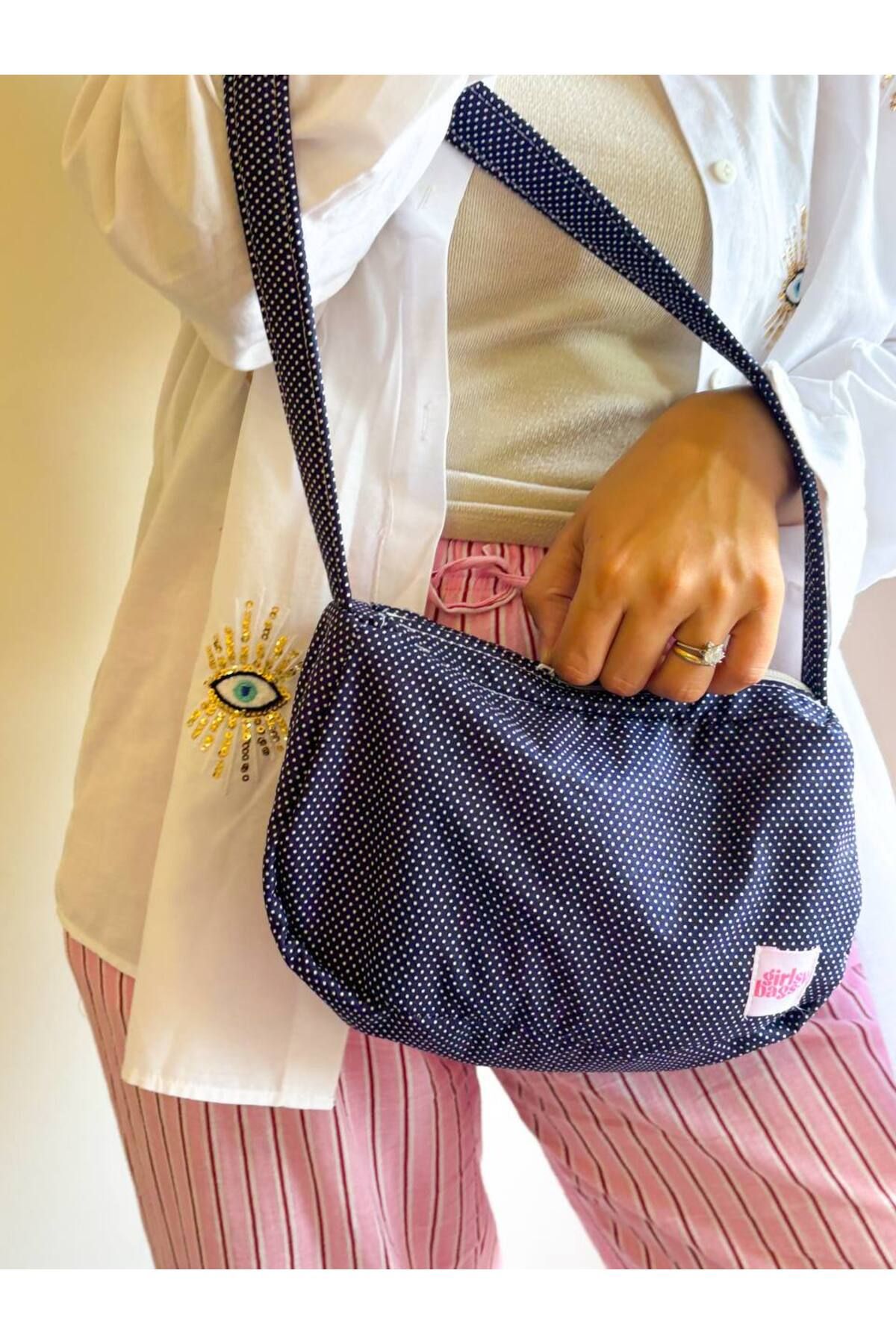 girlsybags Kadın Lacivert Omuz Çantası Puantiyeli Askılı Çanta Baget Çanta Fermuarlı Kumaş Çanta