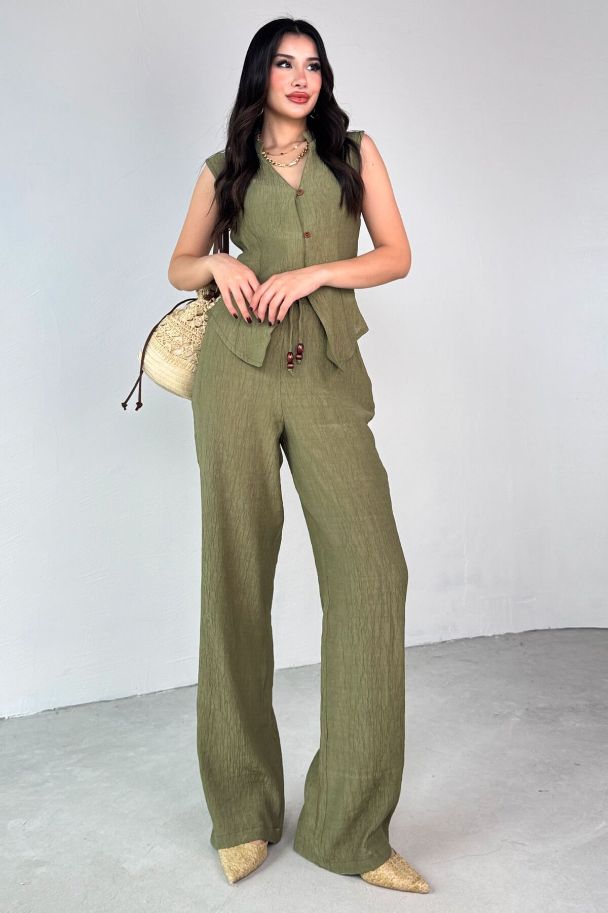 Cappmoda TKM-13314 Haki Modern Hakim Yaka Yelek & Bağlama Detaylı Salaş Pantolon İkili Takım