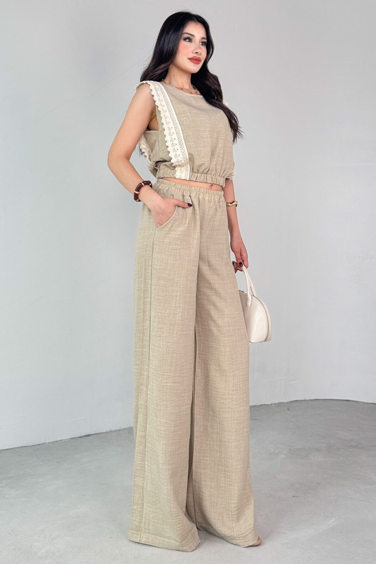 Cappmoda TKM-13316 Taş Rengi Dantel Şeritli Büzgülü Bluz & Bel Lastikli Salaş Pantolon İkili Takım
