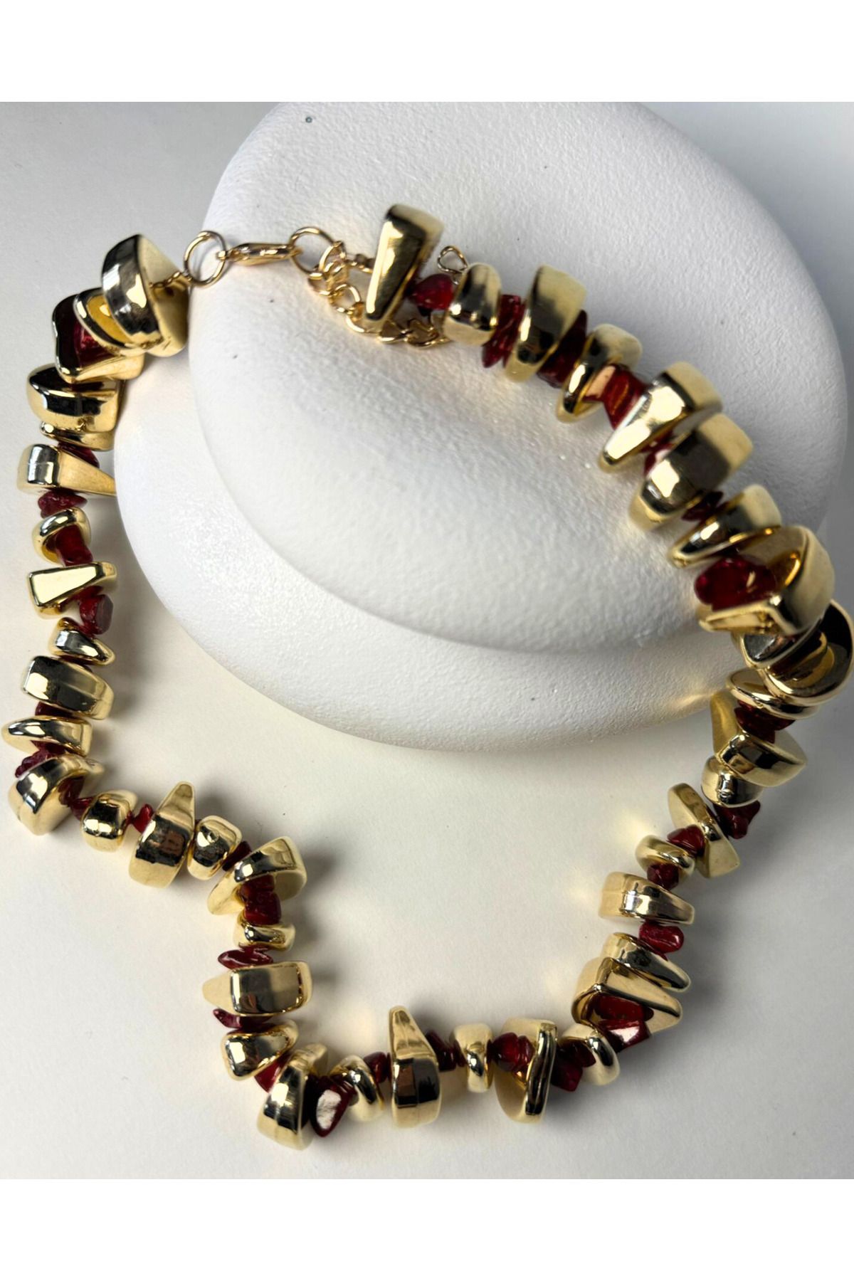 LYRA OFFİCİAL Düzensiz Kesim Bordo Taş boncuklu Gold Kolye