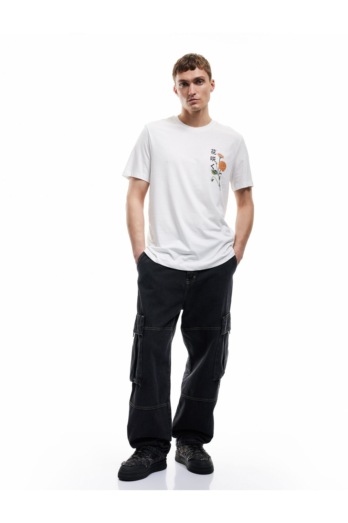 Koton Pamuklu Kısa Kollu Regular Fit Bisiklet Yaka Uzak Doğu Baskılı Tişört