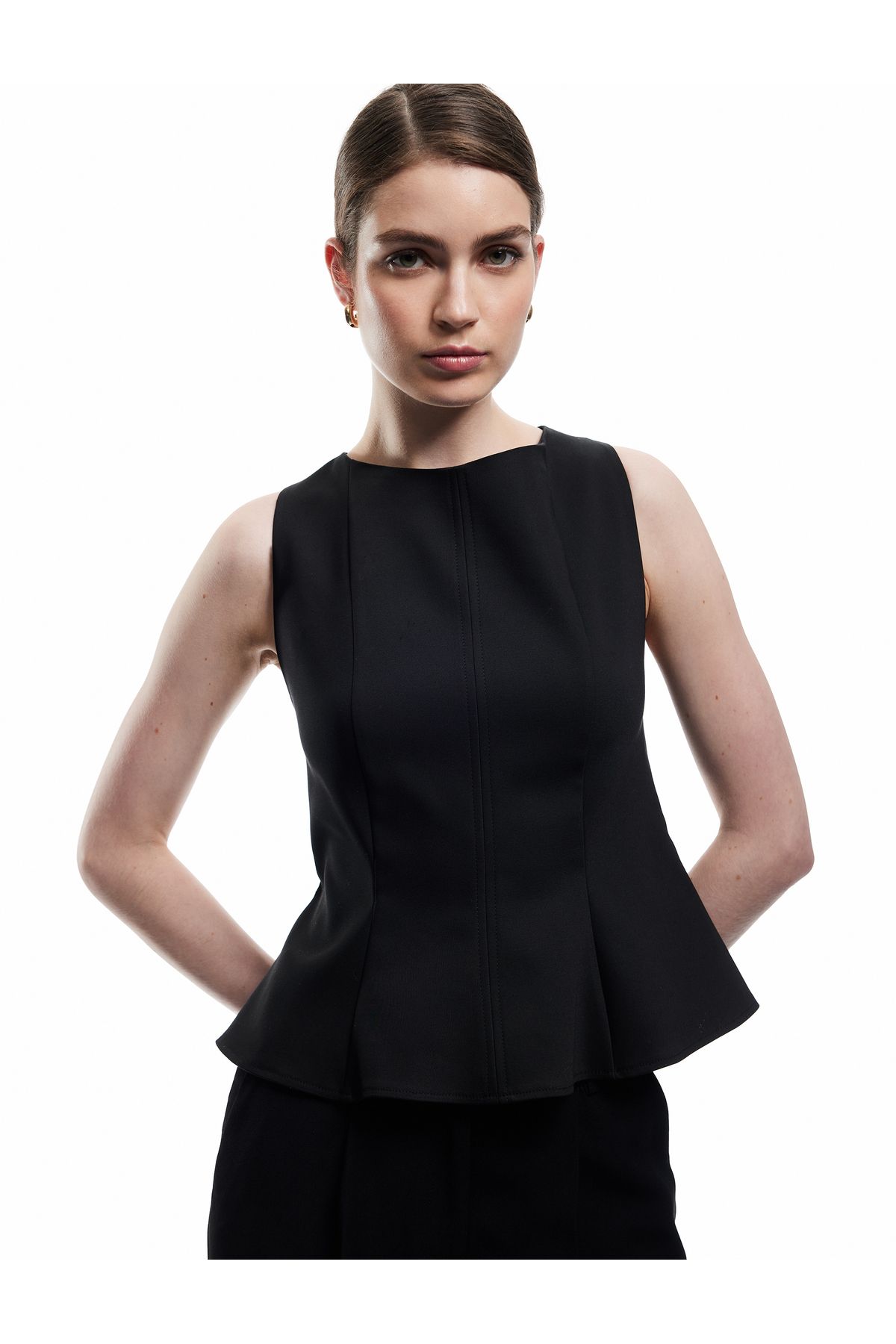 Koton Dikiş Detaylı Kolsuz Bisiklet Yaka Peplum Bluz