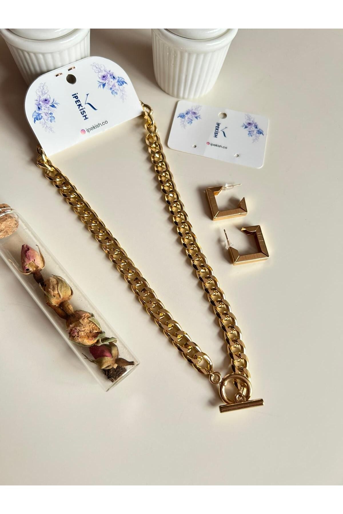 Cheecky Chic İpekish | Toggle Kapamalı Kalın Gold Zincir Kolye ve Yarım Kare Çivili Küpe Seti