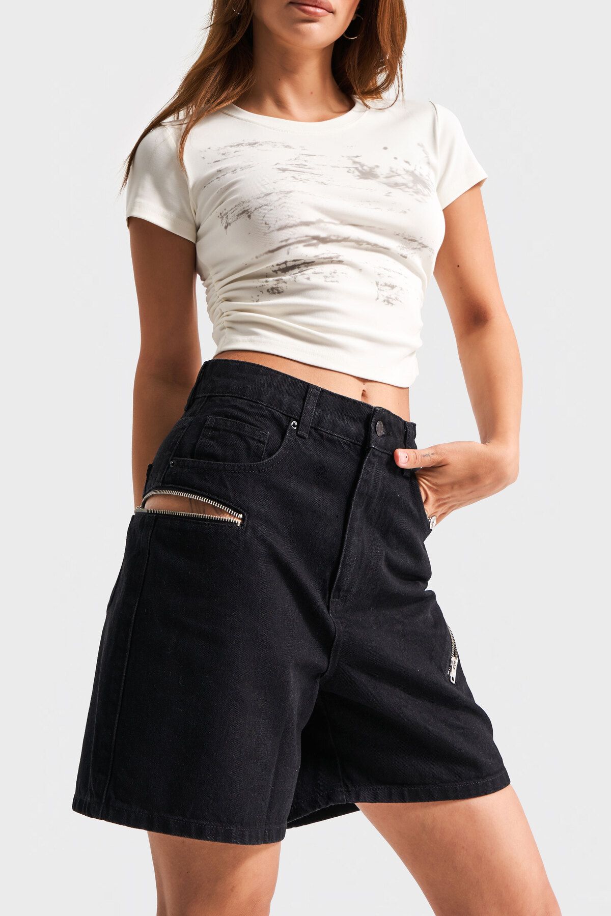 its basic Kadın Siyah Renk 1s5-1 Mom Fit Midi Boy Fermuar Detaylı %100 Koton Tasarım Denim şort