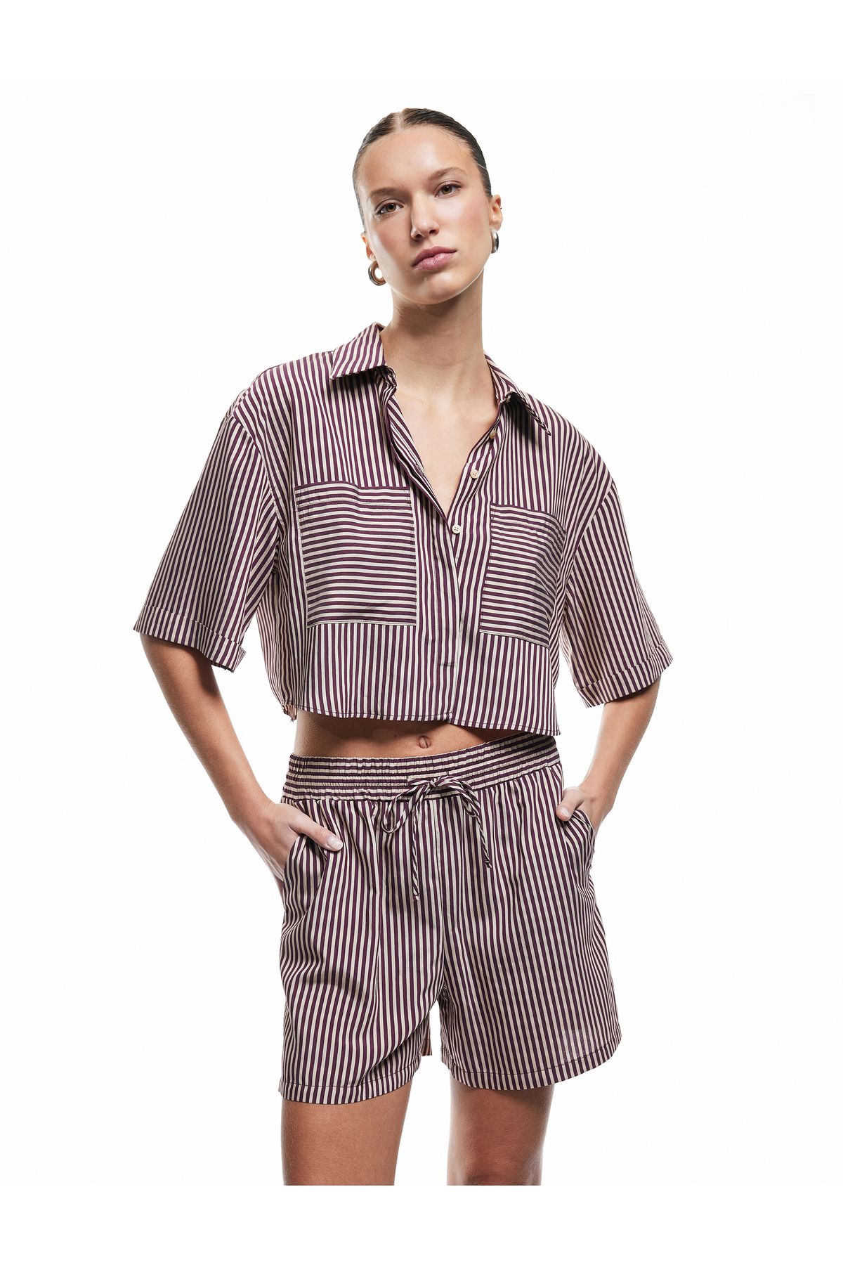 Koton Viskon Kumaş Klasik Yaka Cepli Kısa Kollu Crop Oversize Gömlek