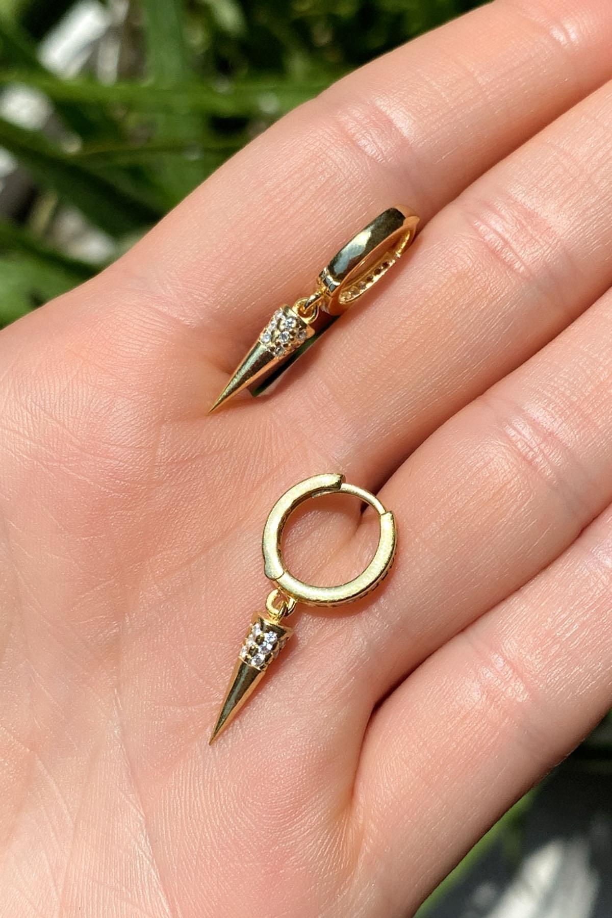 Spossy Silver Jewelry Sallantılı Sivri Uç Küpe