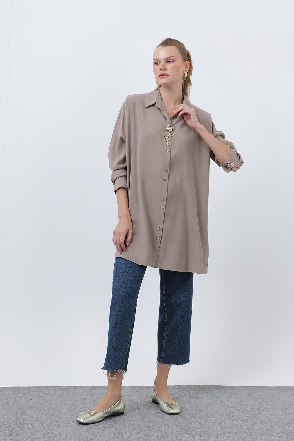 Puane Kadın Broş Detaylı Düğmeli Oversize Gömlek-10694GML - MINK