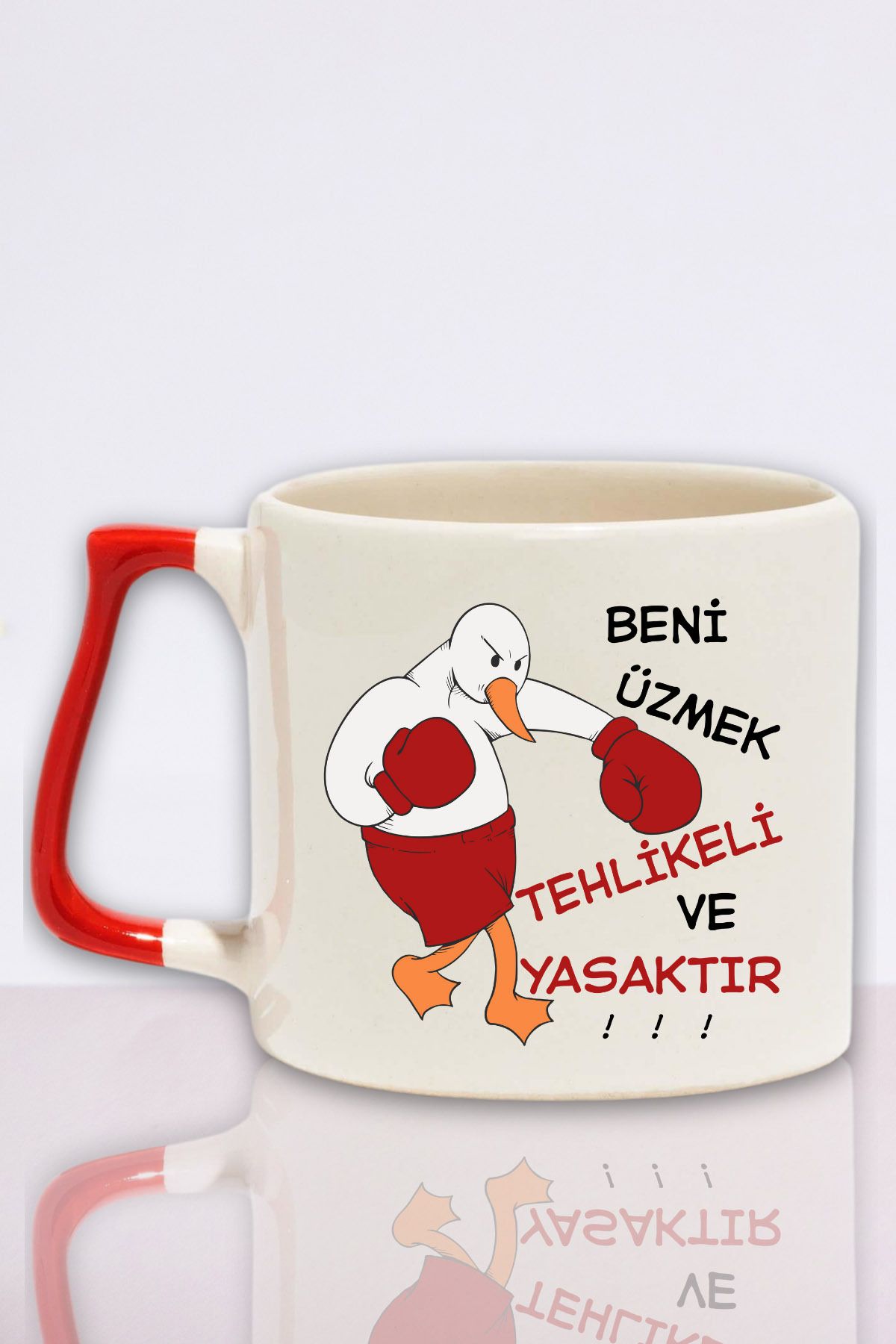 qoeuyl boutique Beni Üzmek Tehlikeli ve Yasaktır Baskılı Eğlenceli Hediyelik Renkli Kulplu Kupa Bardak