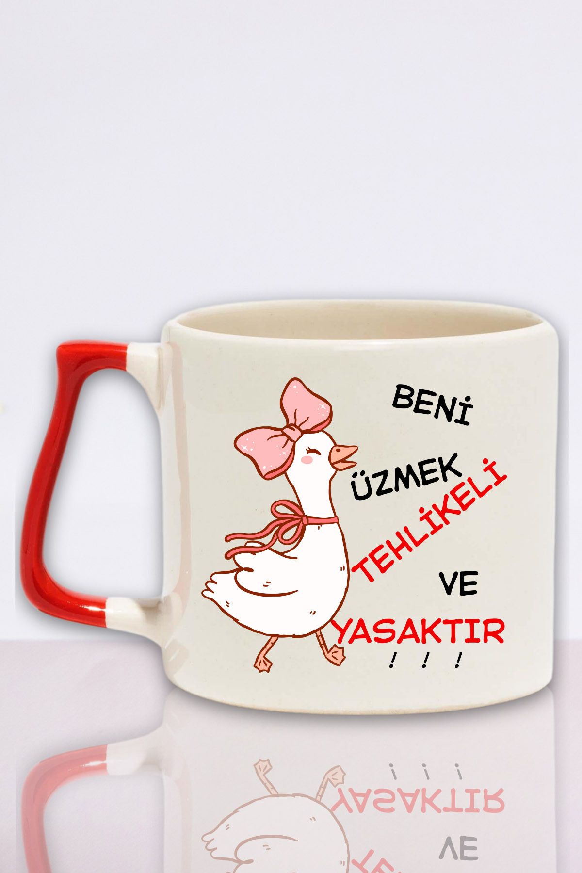 qoeuyl boutique Beni Üzmek Tehlikeli ve Yasaktır Baskılı Eğlenceli Hediyelik Renkli Kulplu Kupa Bardak