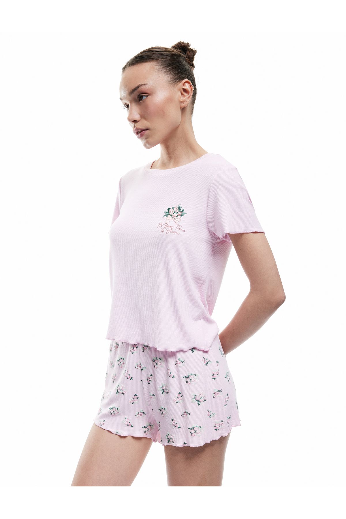 Koton Viskon Kumaş Bisiklet Yaka Kısa Kollu Çiçekli Şortlu Pijama Takımı