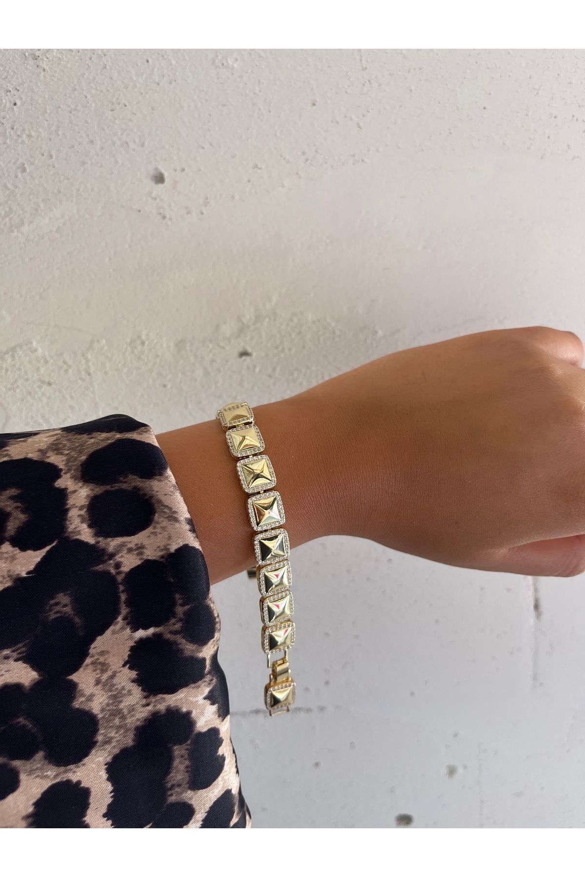 FASHİON JEWELRY Gold Kare Taşlı 14 K Altın Kaplama Çelik Kadın Bileklik 19+1 Cm