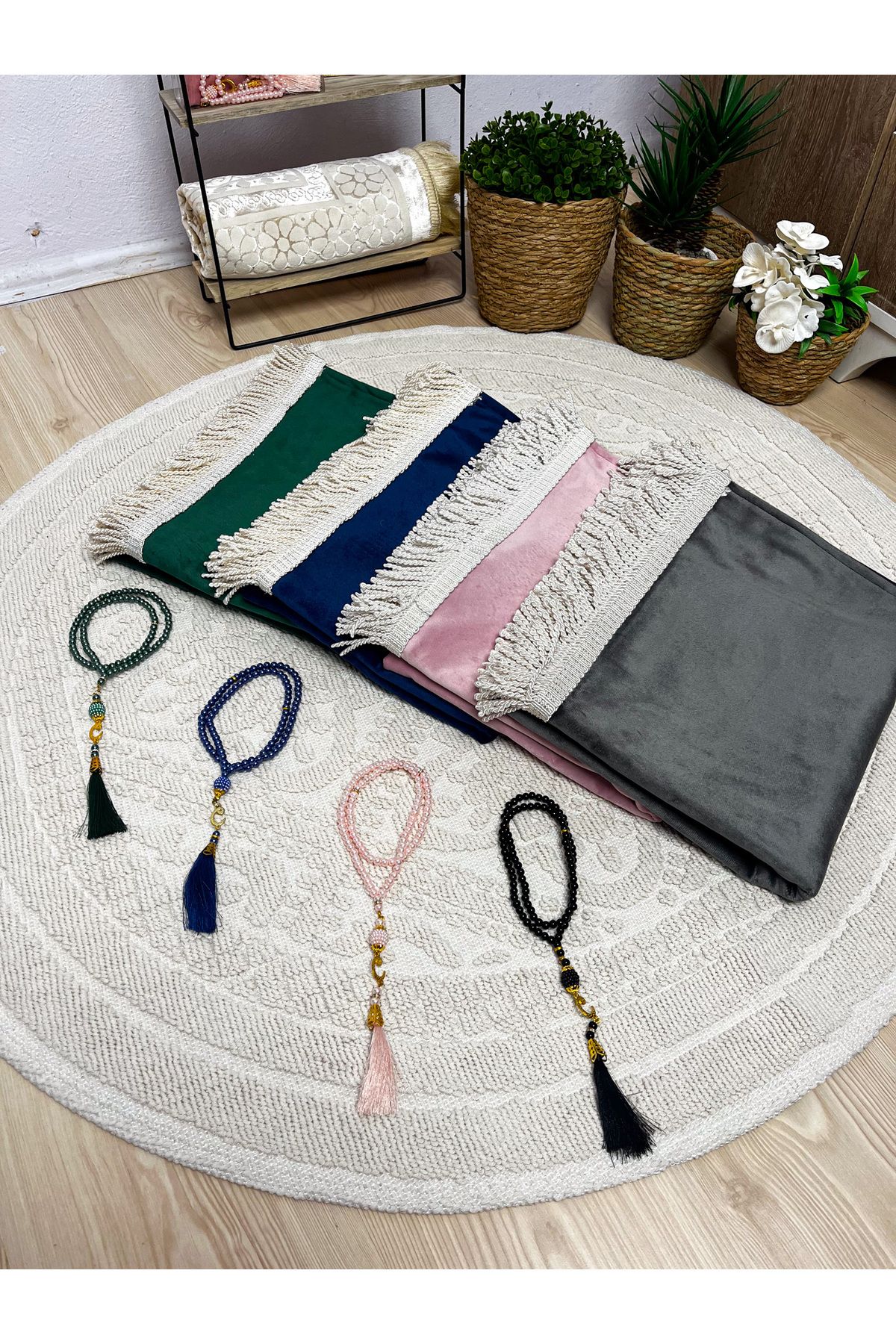 Mios Store Lüks Kalın Yumuşak Peluş Kaymaz Taban Özellikli Seccade Hediyelik Çeyizlik Bohçalık