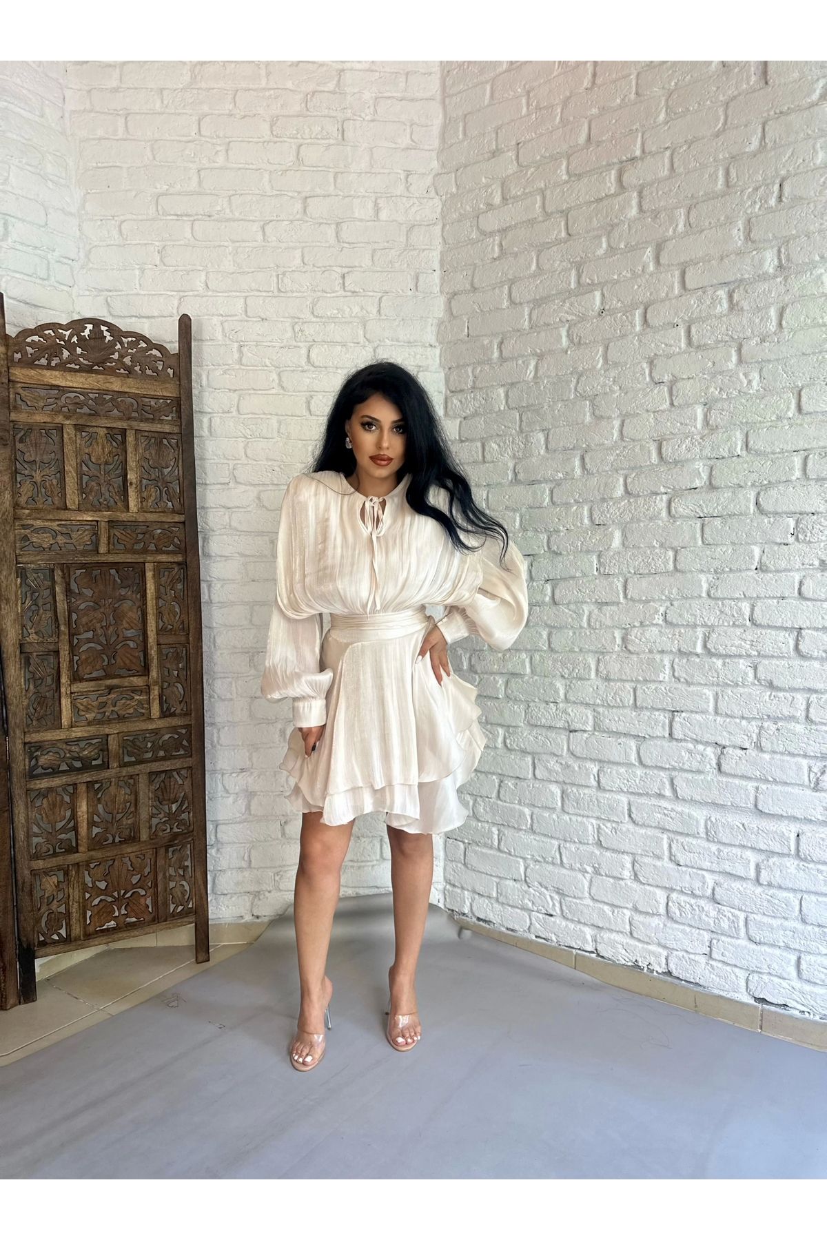 moneta boutique Kadın Volanlı Tasarım Vatkalı Kısa Elbise