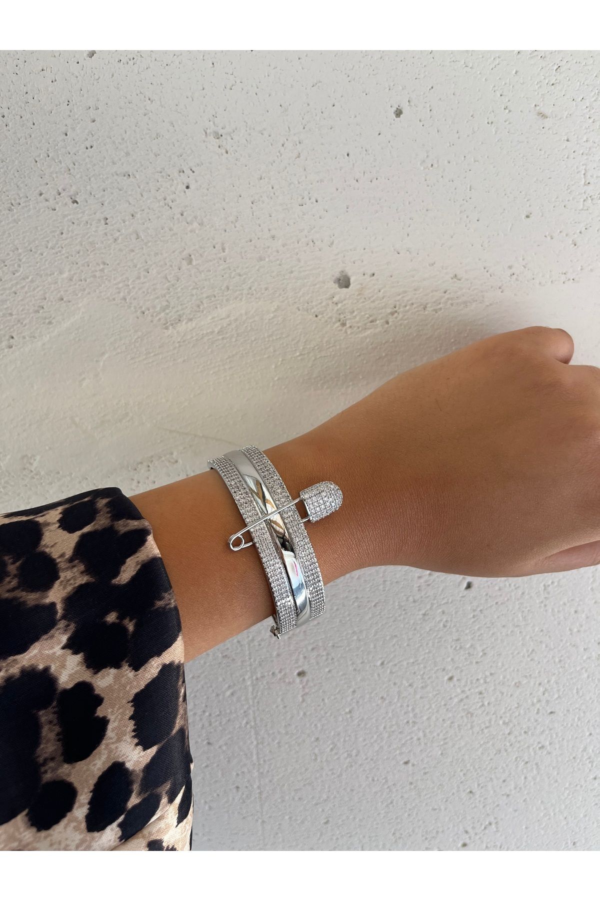 FASHİON JEWELRY Tasarım Model Taşlı İğneli Şık Kadın Kelepçe Modeli