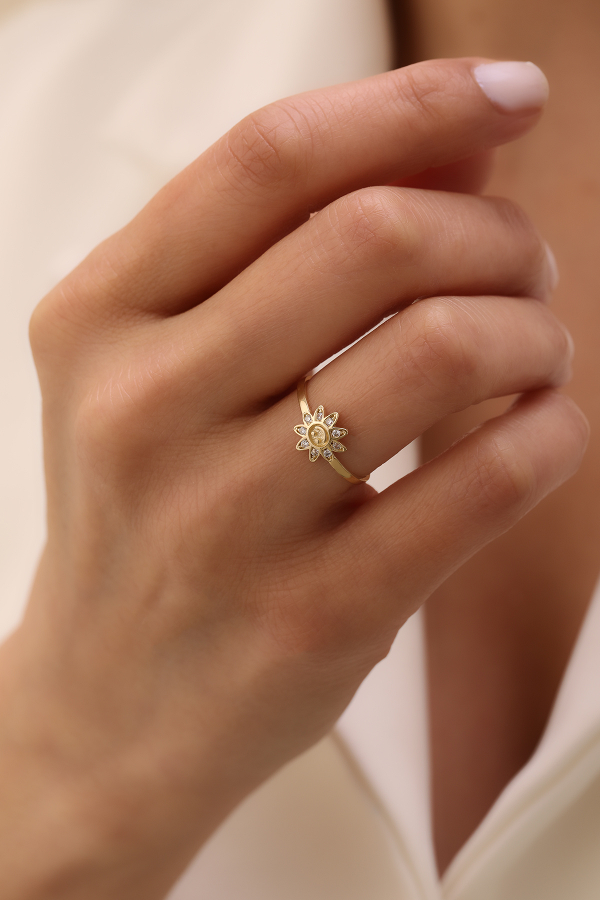 YAVUZ KUYUMCULUK 14 Ayar Altın Gülen Yüz Çiçek Yüzük