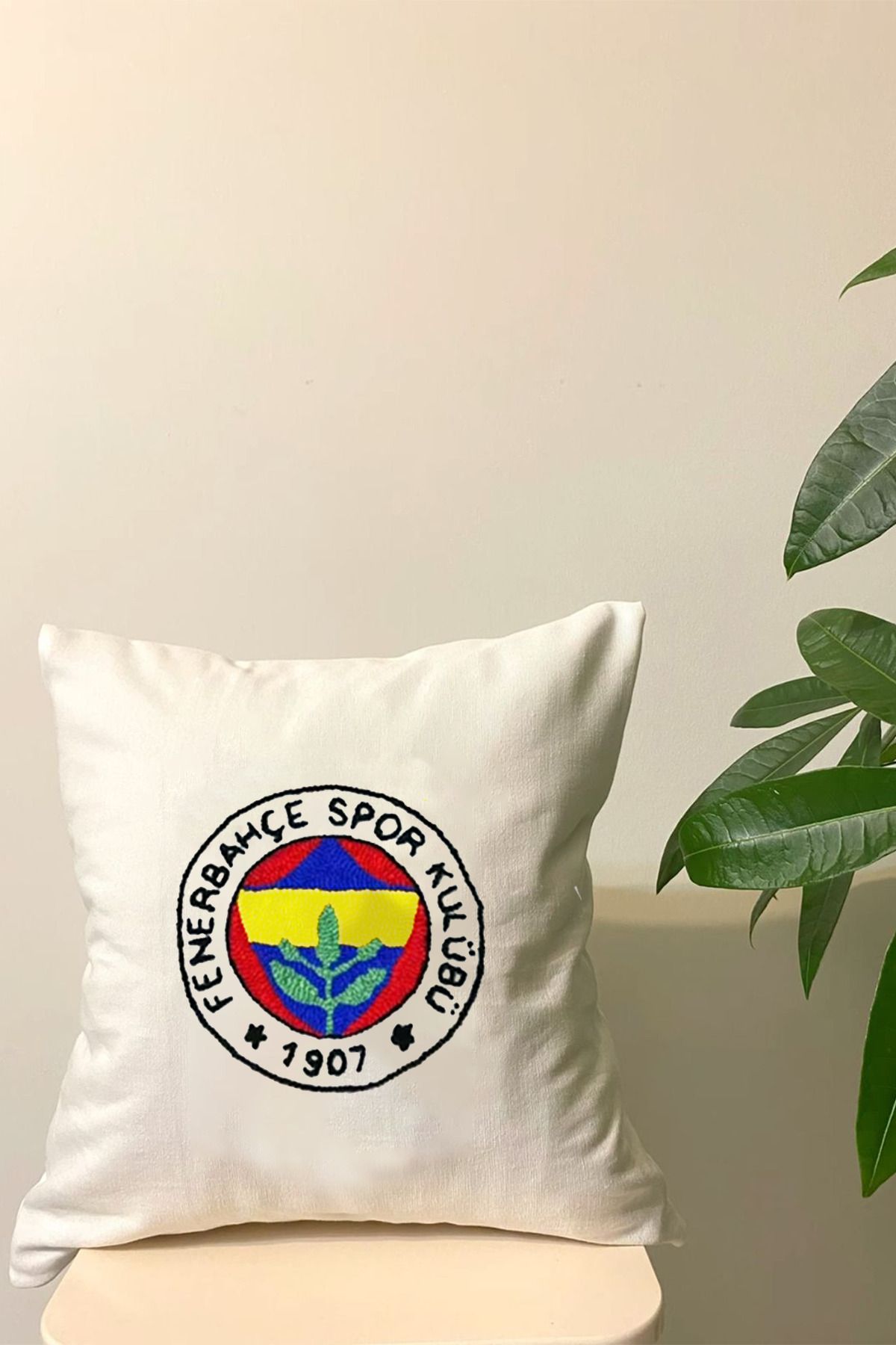 Lemur'ful FB Takımı Logolu Punch Nakış İşlemeli Kırlent Kılıfı
