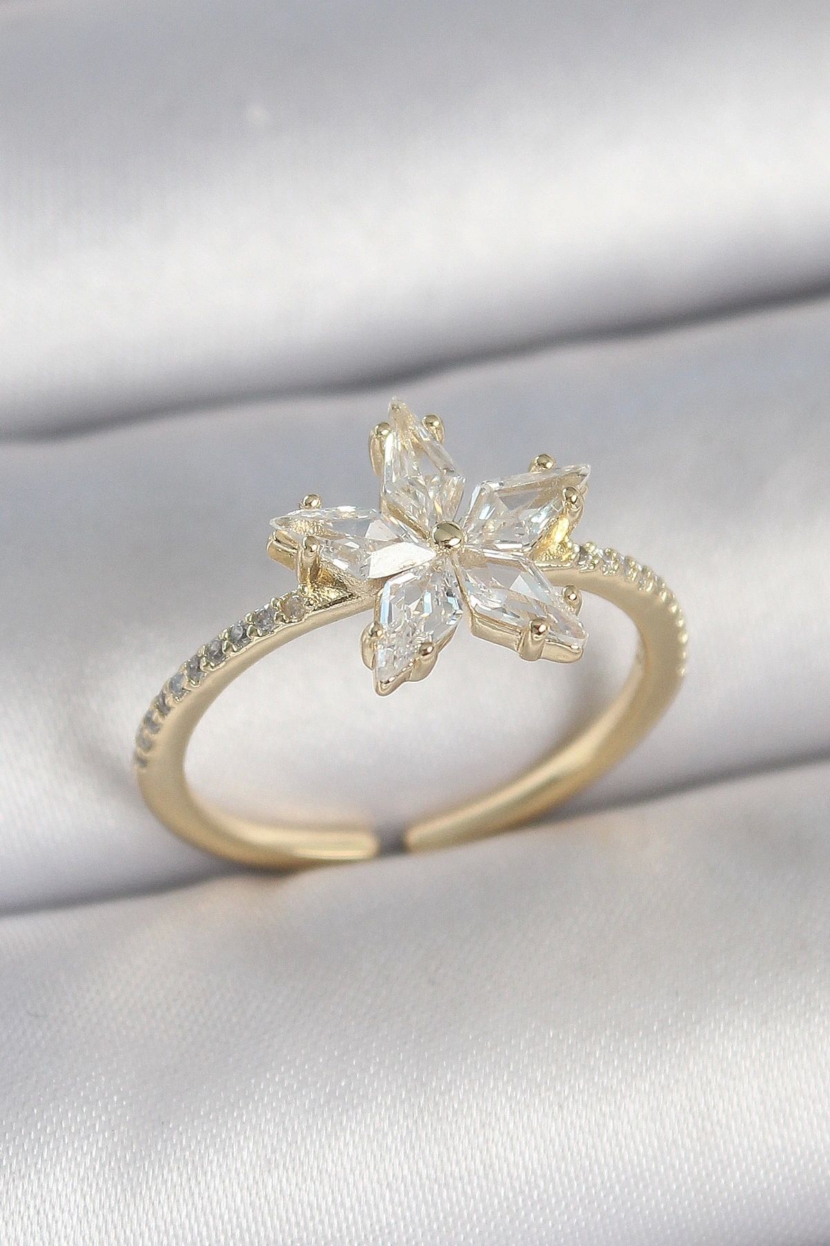 OurStyles Pirinç Gold Renk Zirkon Taşlı Yıldız Model Ayarlanabilir Kadın Yüzük - TJ-BYK3717