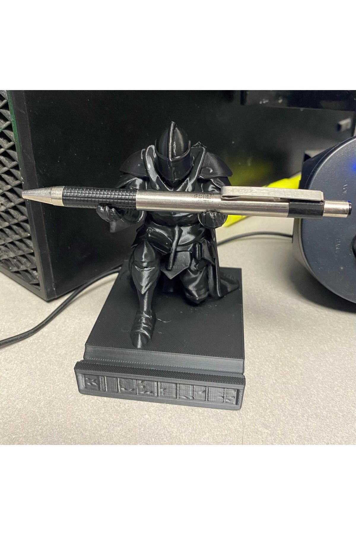 Filkorium3D Orta Çağ Şövalye Temalı Kalemlik - Knight of the Quill Dekoratif Kalem Standı (7.7x10x11.5 cm)
