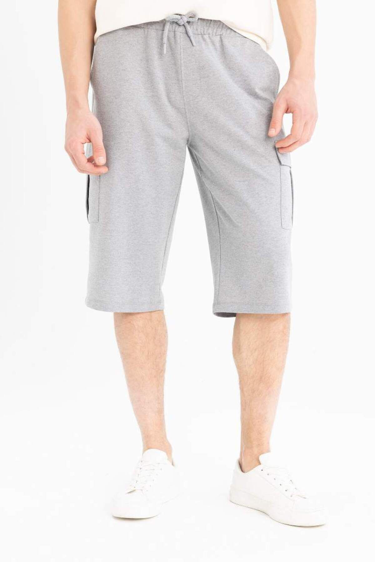 DeFacto Yeni Sezon Slim Fit Dar Kesim Kargo Cepli Basic Düz Kapri Şort