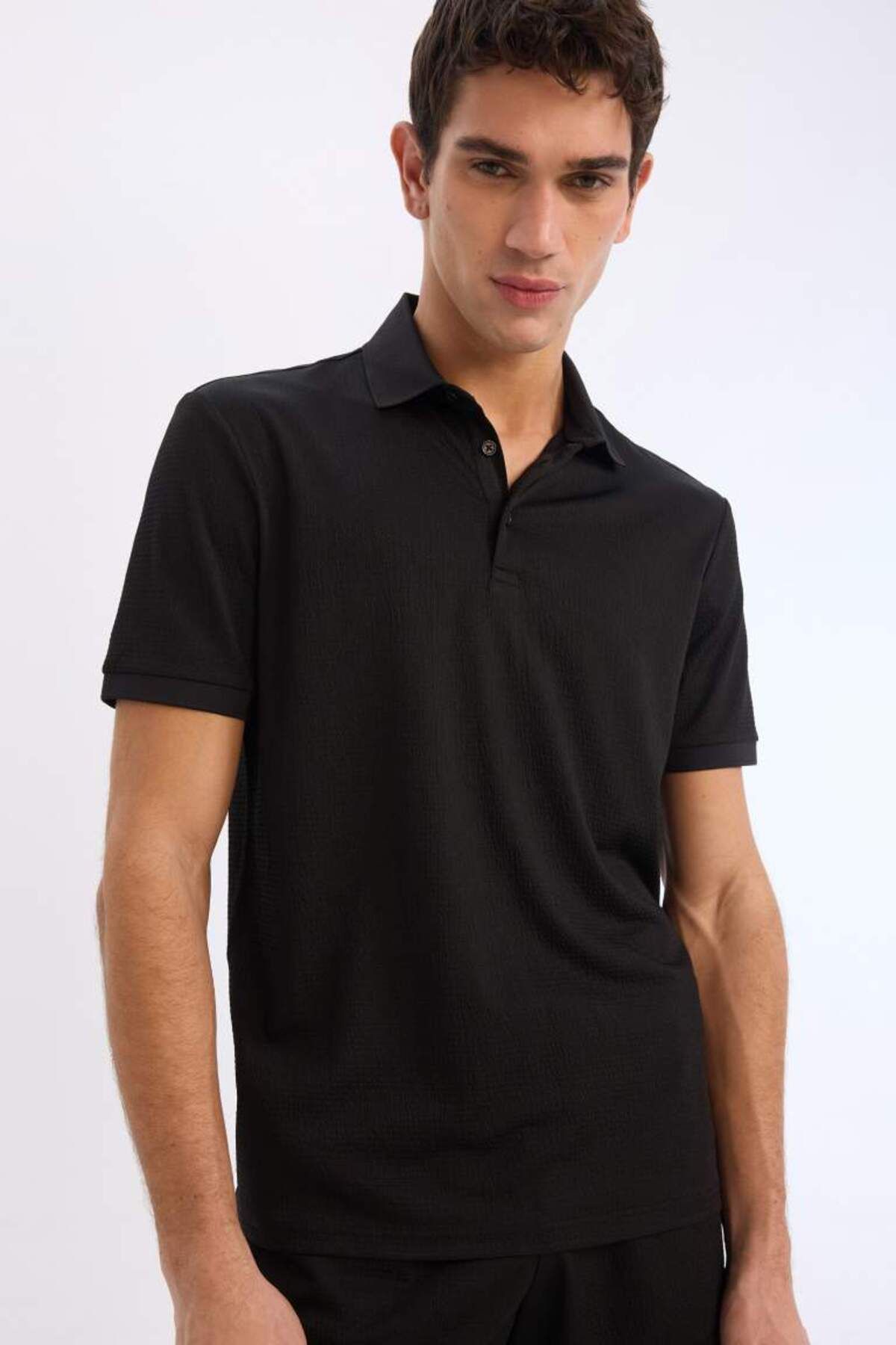 DeFacto Yeni Sezon Slim Fit Dar Kesim Dokulu Kısa Kollu Krinkıl Polo Tişört
