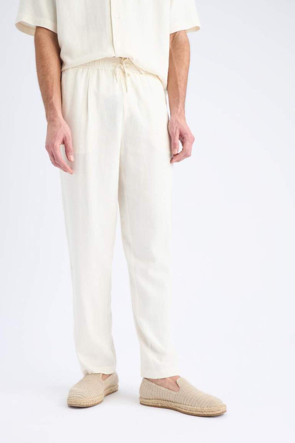 DeFacto Yeni Sezon Yazlık Viskon Jogger Pantolon Regular Fit Normal Kesim Keten Karışımlı Düz