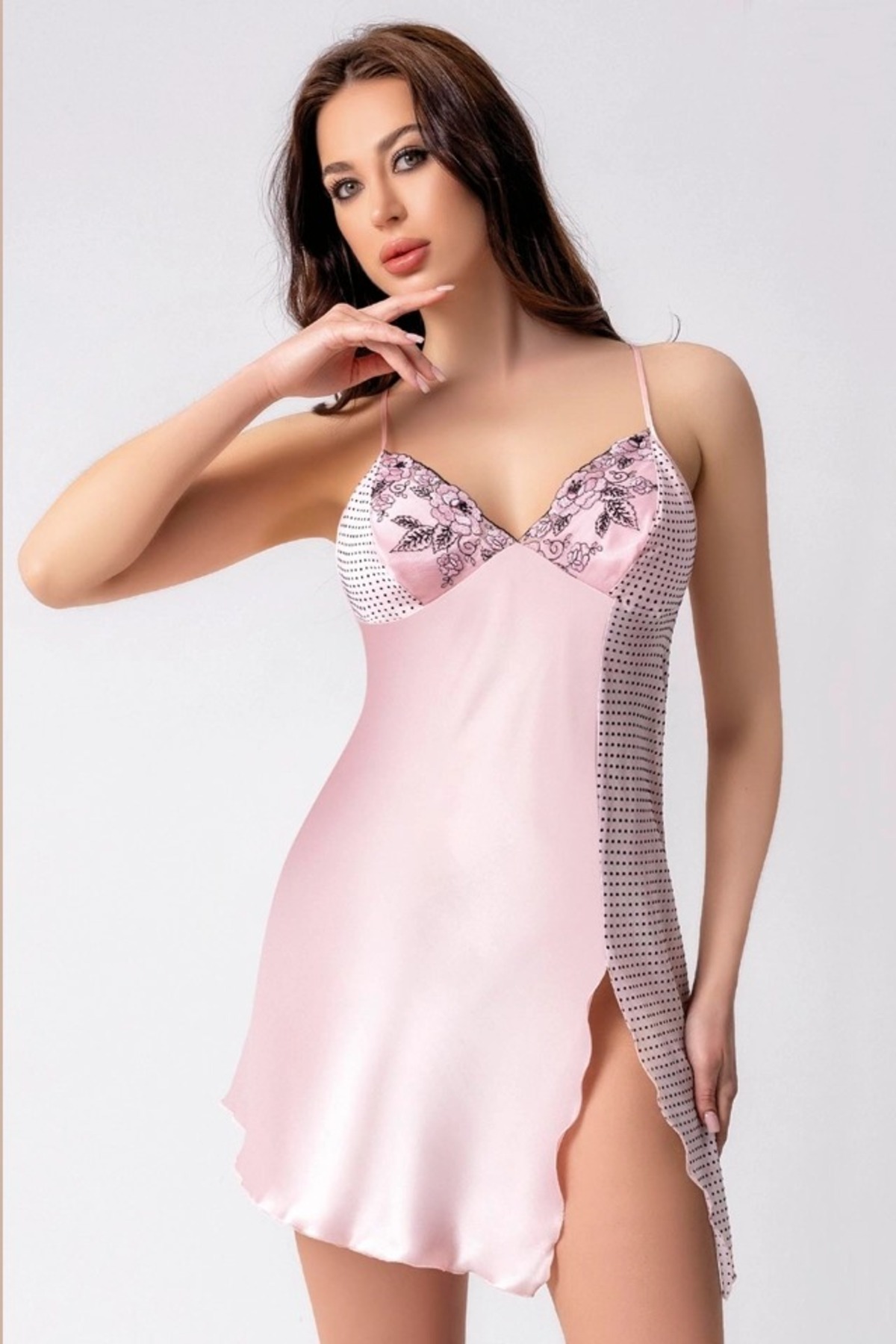 Viselya Önden Yırtmaçlı Saten Gecelik