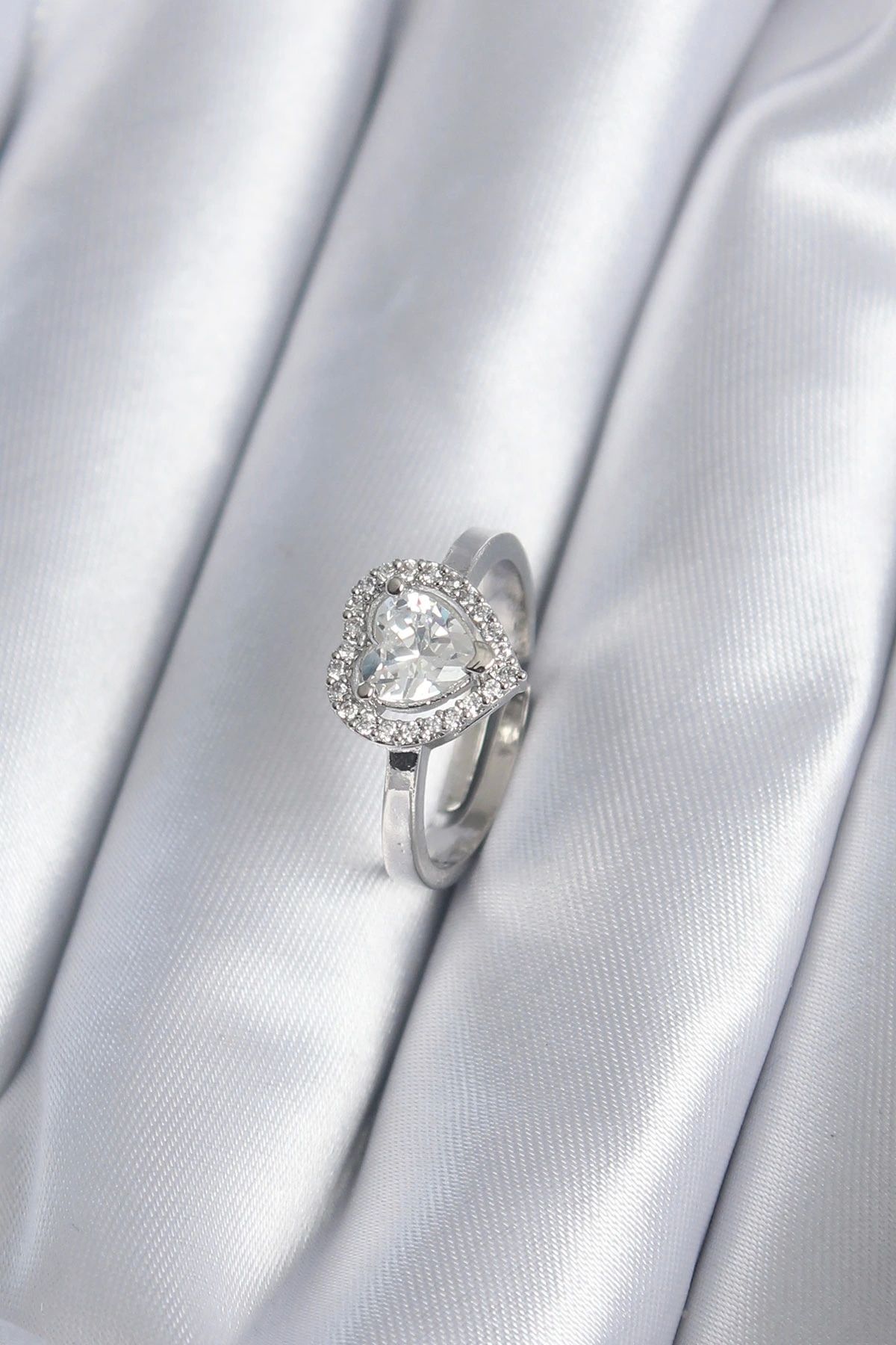 OurStyles Pirinç Gümüş Renk Zirkon Taşlı Kalp Charm Model Kadın Yüzük - TJ-BYK2861